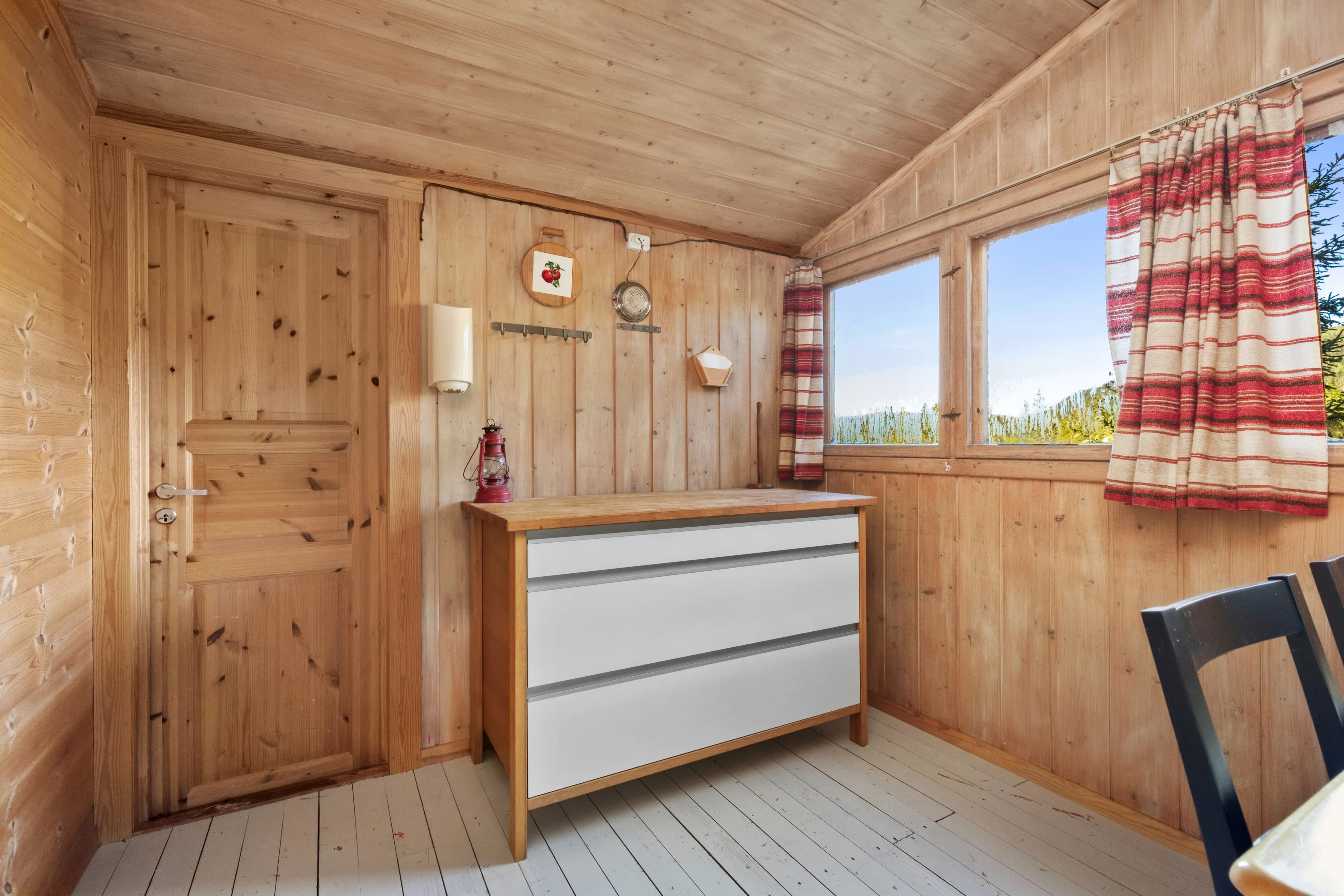 1960s Furnished Cabin with Expansive Lot in Flå, Norway - View image 17 of 37