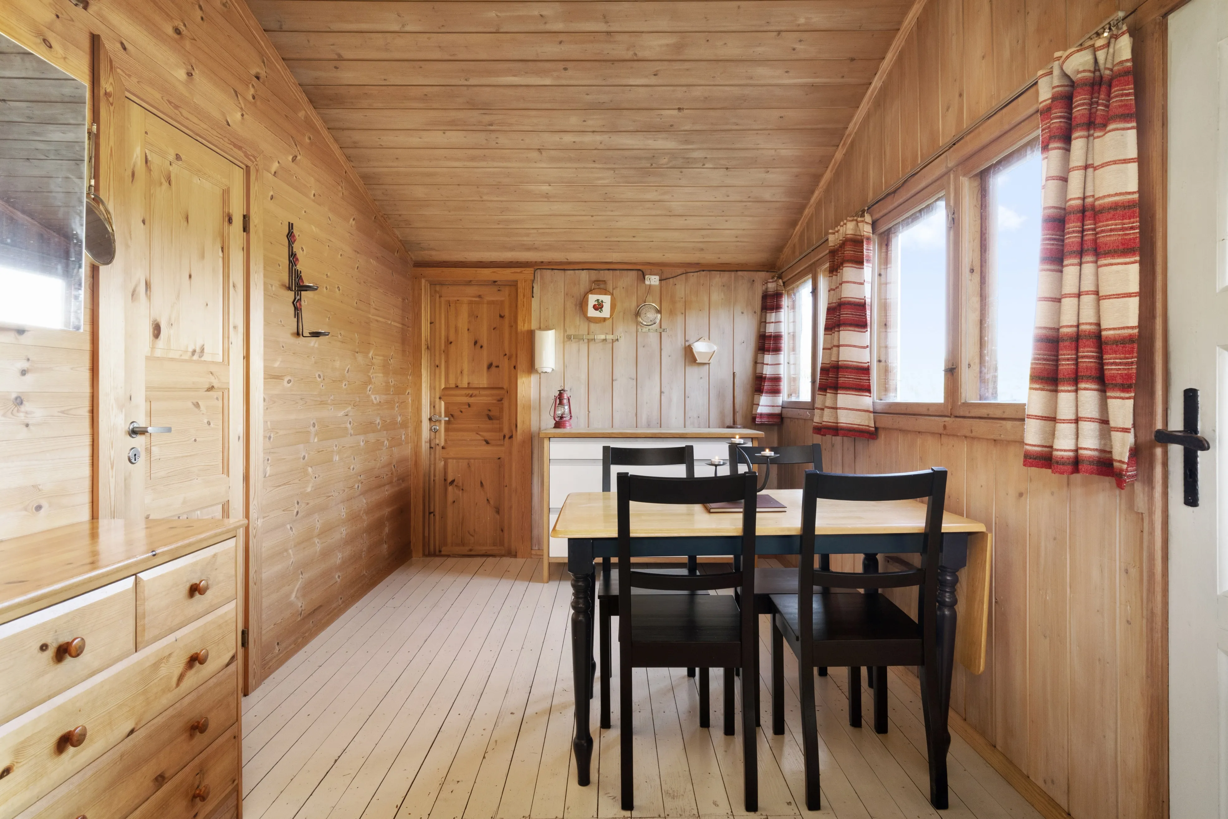1960s Furnished Cabin with Expansive Lot in Flå, Norway - View image 18 of 37