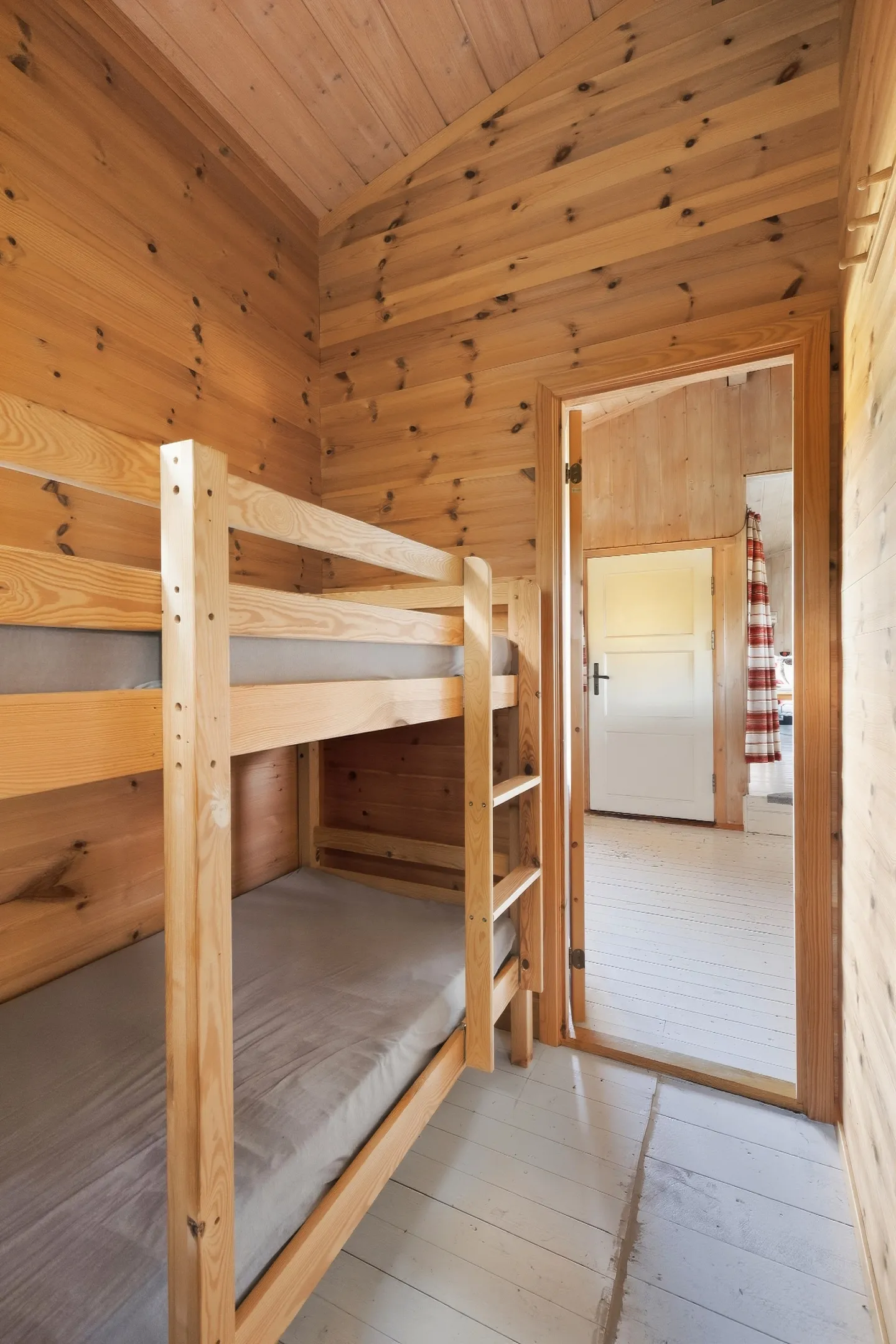 1960s Furnished Cabin with Expansive Lot in Flå, Norway - View image 24 of 37