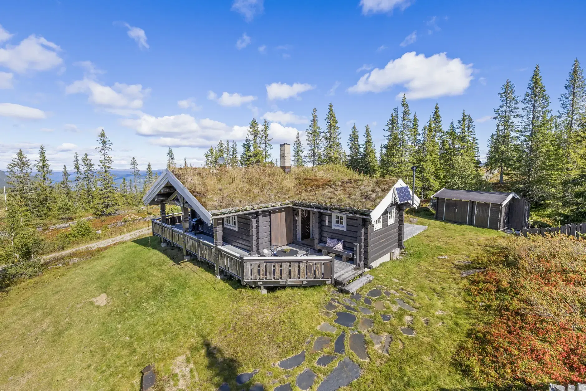 Four-Bedroom Country House with Panoramic Mountain Views in Fåvang - Image 2