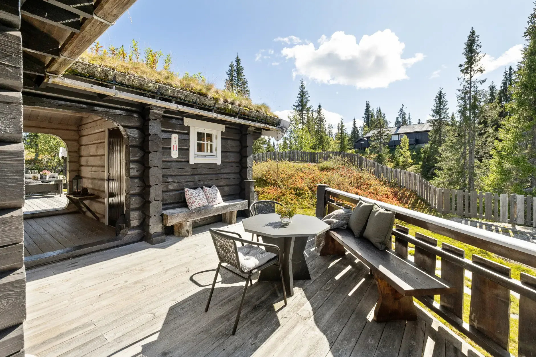 Four-Bedroom Country House with Panoramic Mountain Views in Fåvang - Image 4