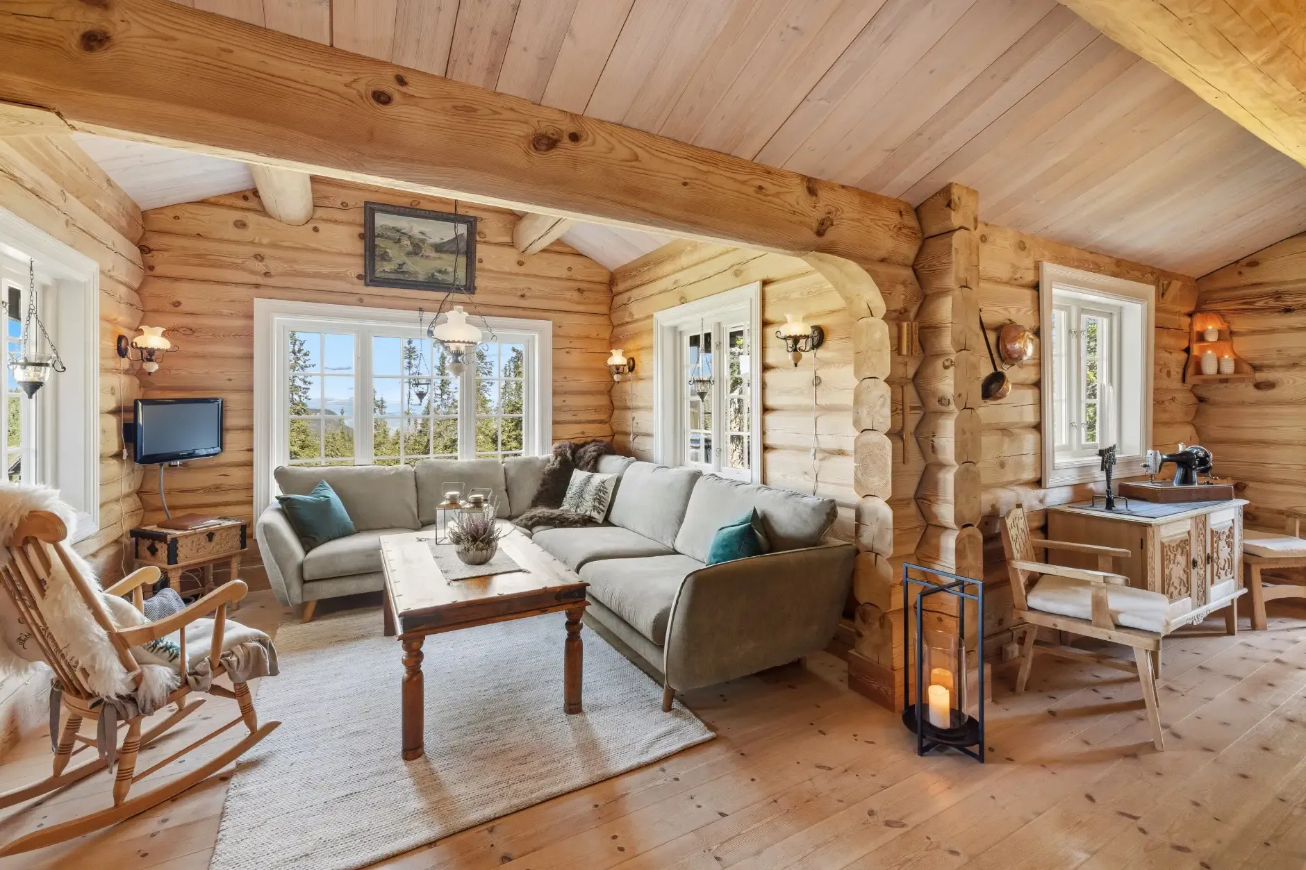 Four-Bedroom Country House with Panoramic Mountain Views in Fåvang - View image 7 of 28