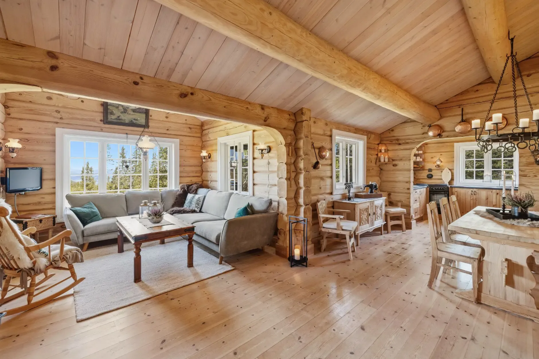 Four-Bedroom Country House with Panoramic Mountain Views in Fåvang - View image 9 of 28