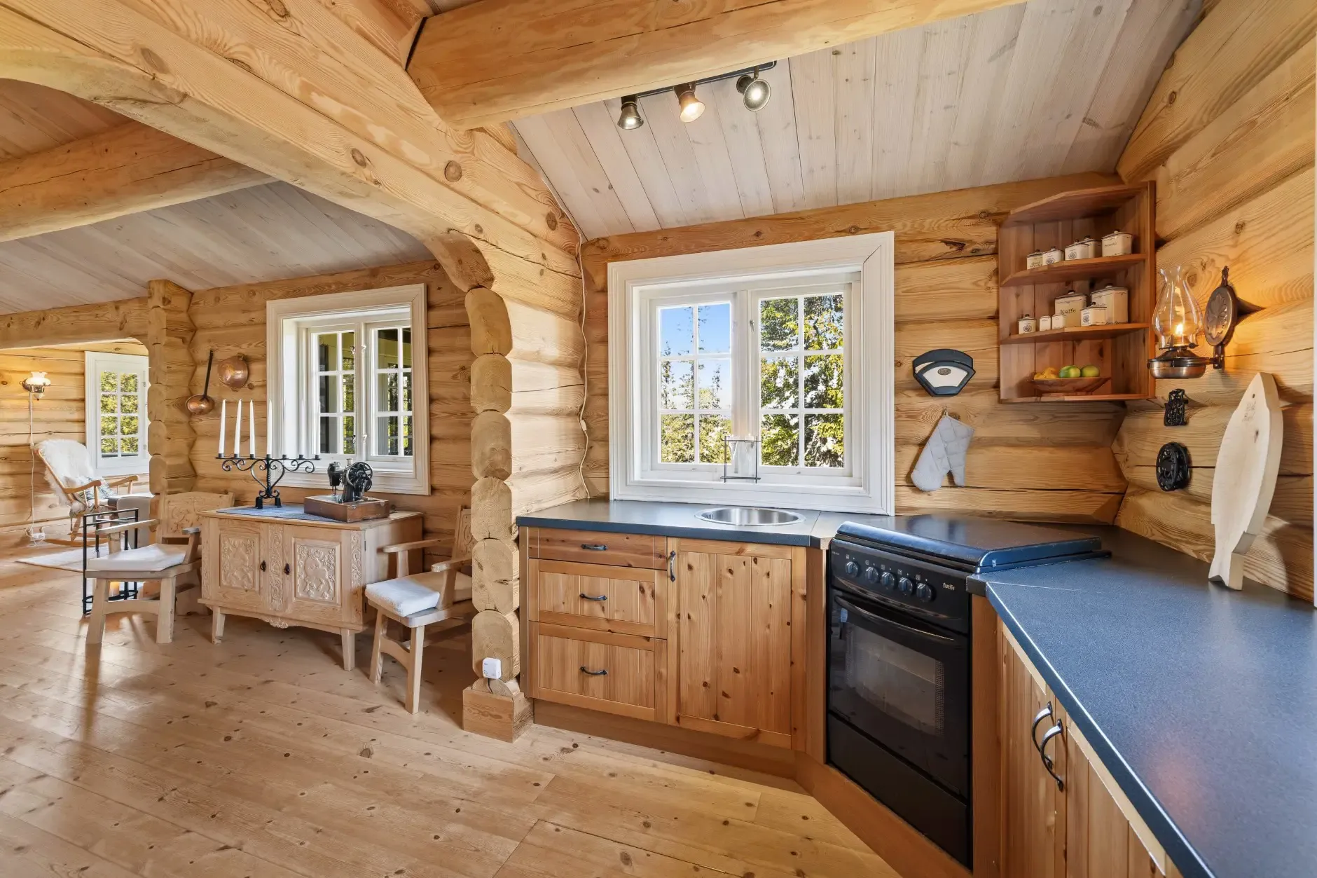 Four-Bedroom Country House with Panoramic Mountain Views in Fåvang - View image 13 of 28