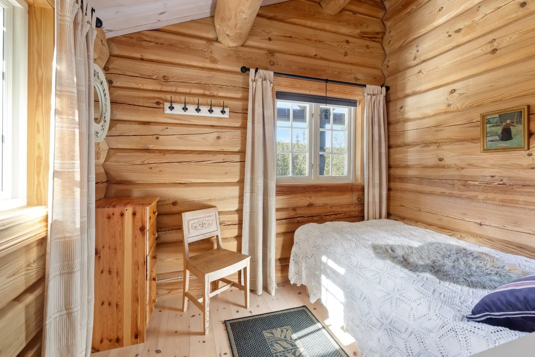 Four-Bedroom Country House with Panoramic Mountain Views in Fåvang - View image 17 of 28