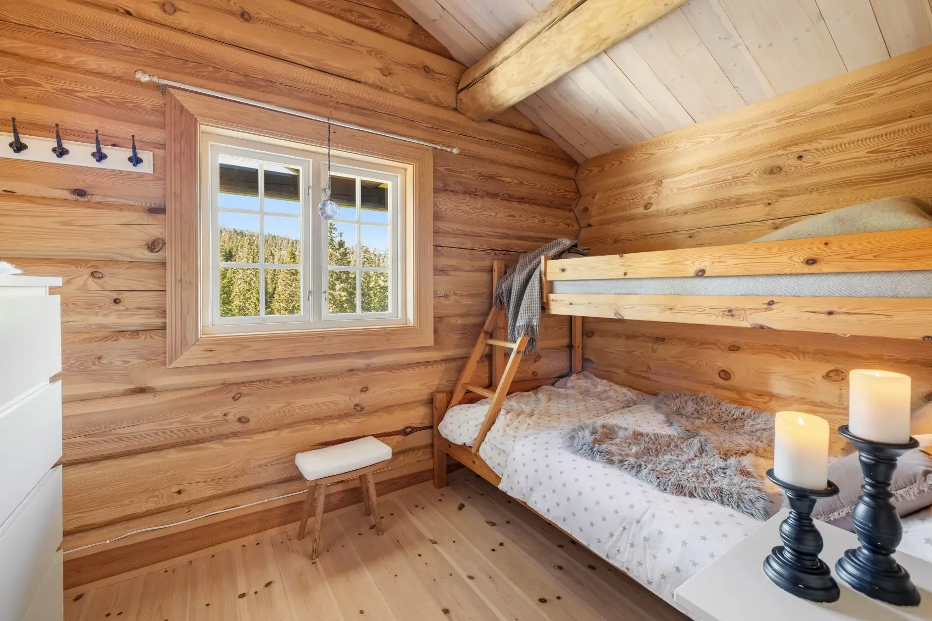Four-Bedroom Country House with Panoramic Mountain Views in Fåvang - View image 18 of 28