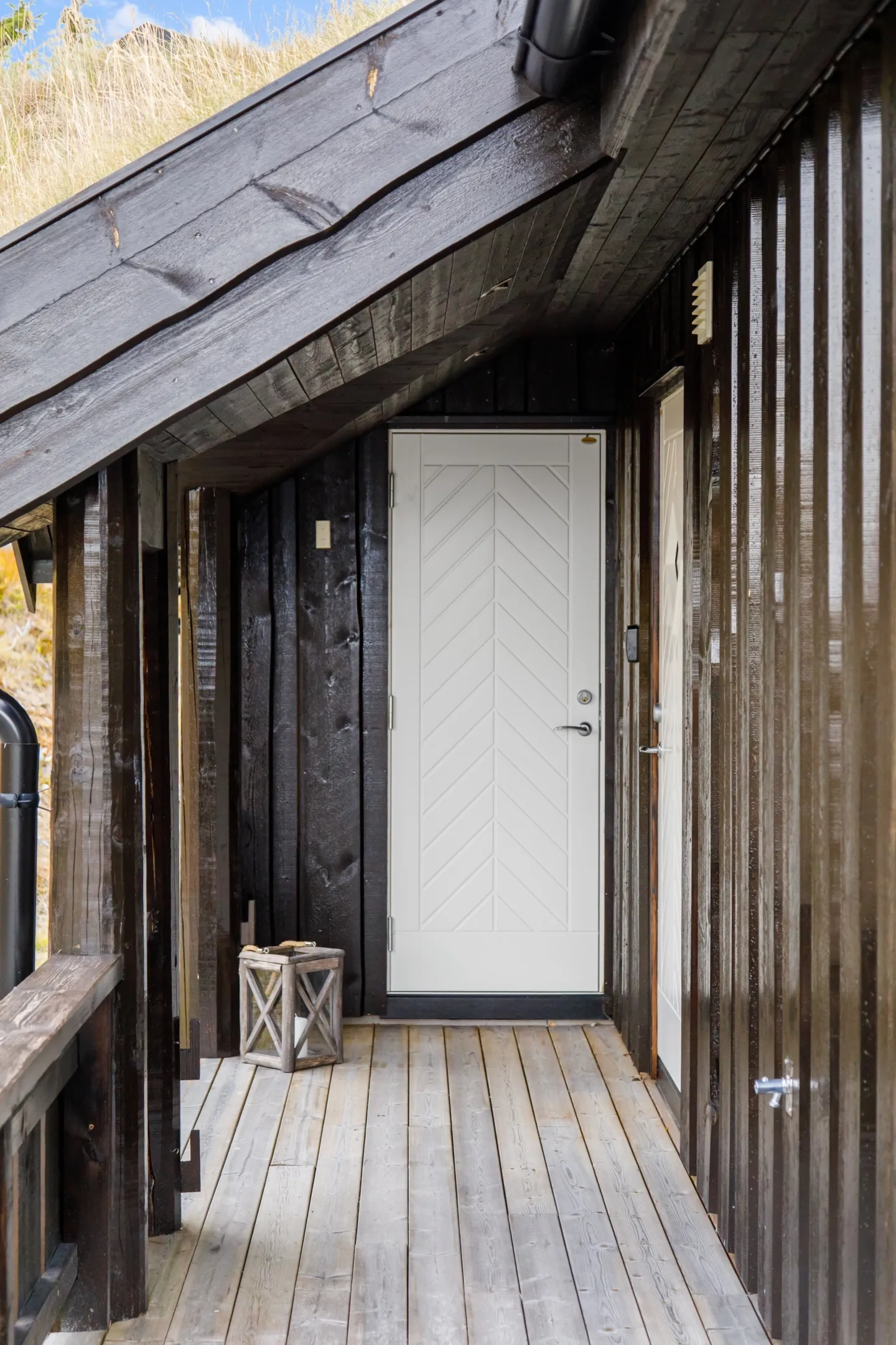 Modern 2-Bedroom Cabin with Terrace in Norway's Scenic Lyserstølen - Image 4