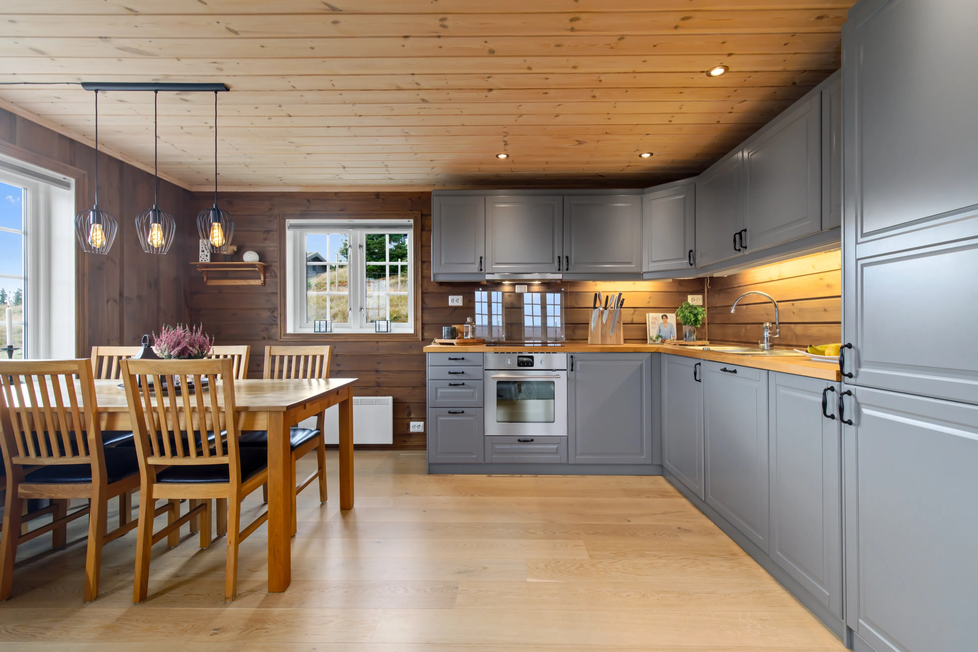 Modern 2-Bedroom Cabin with Terrace in Norway's Scenic Lyserstølen - View image 14 of 46
