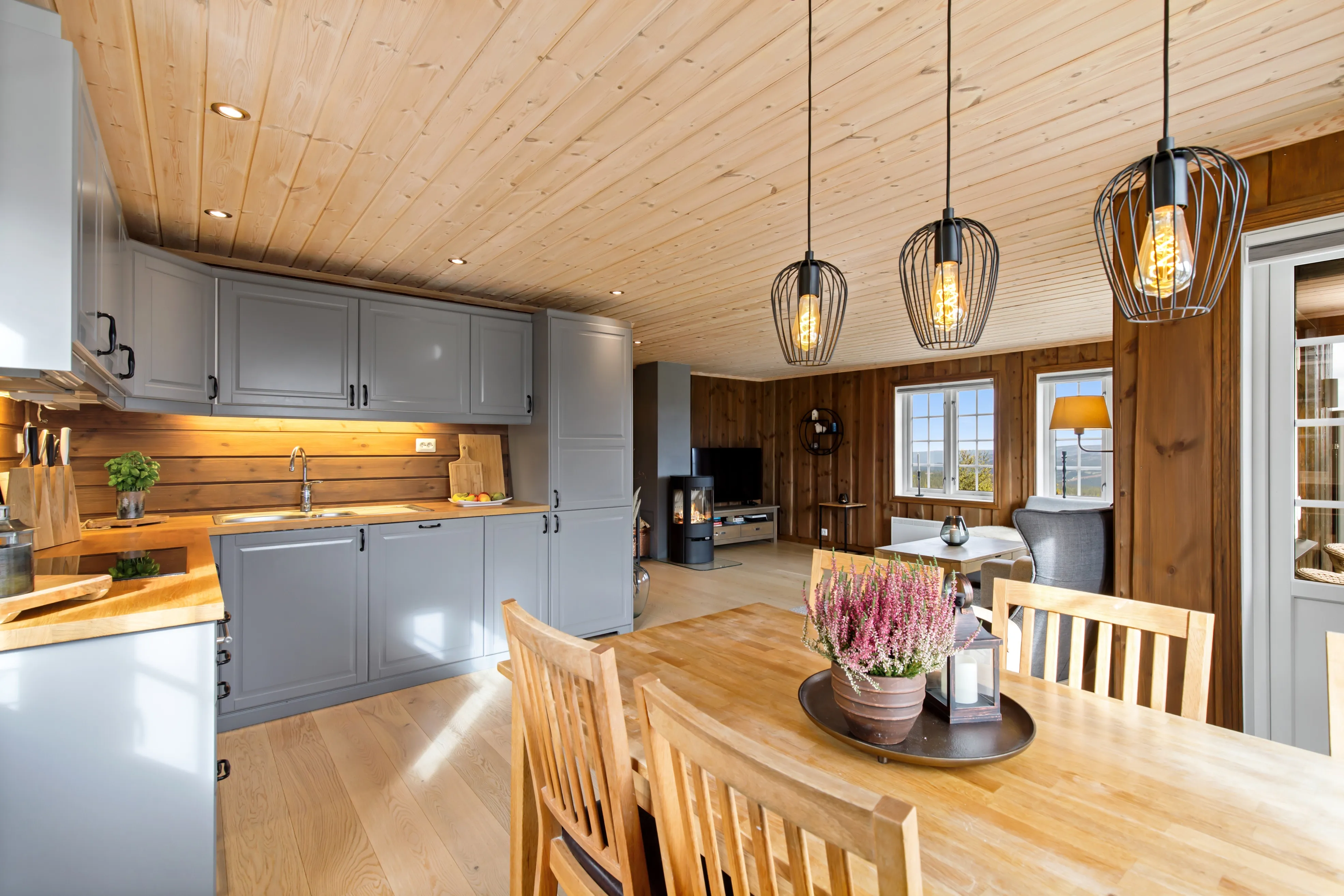 Modern 2-Bedroom Cabin with Terrace in Norway's Scenic Lyserstølen - View image 15 of 46