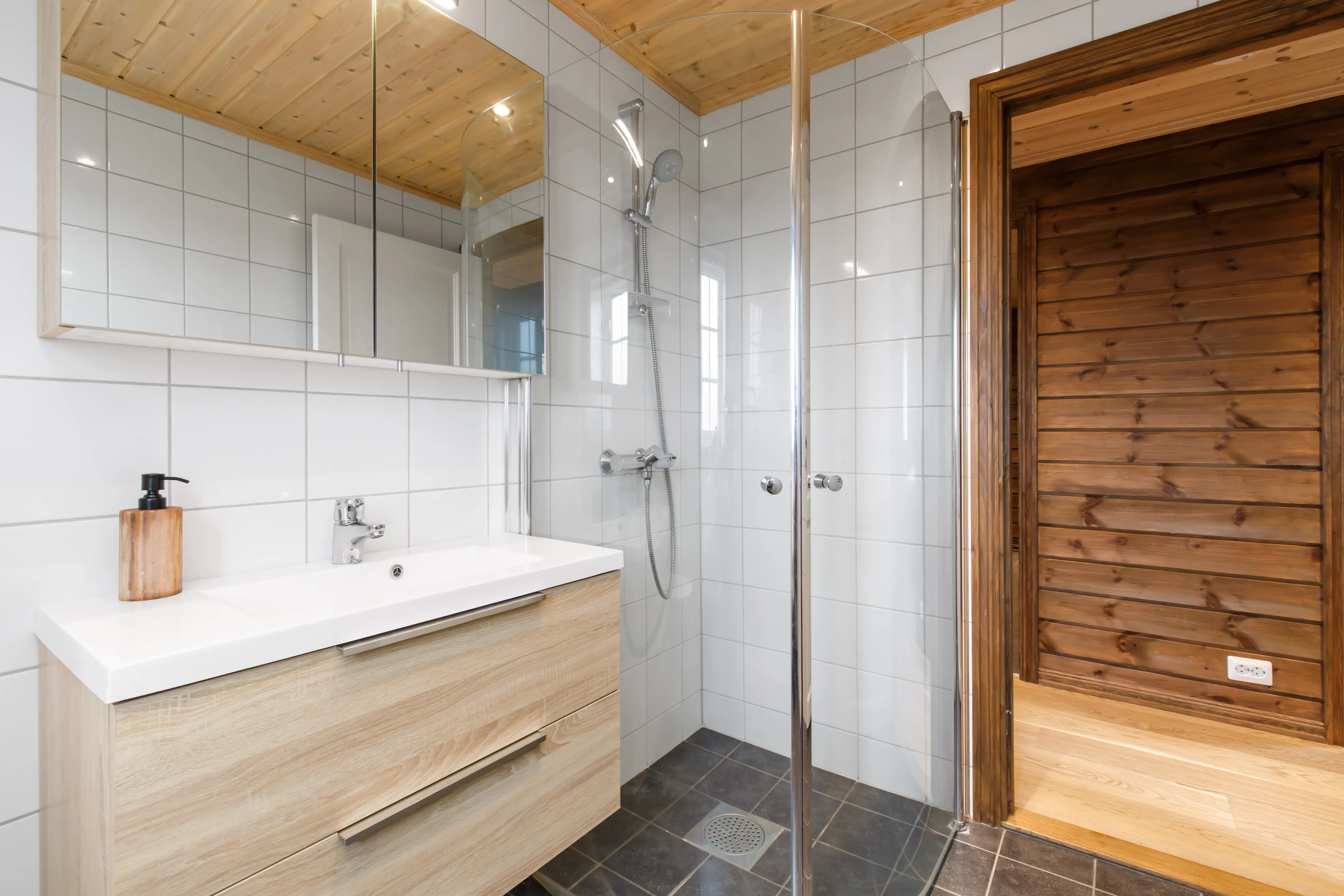 Modern 2-Bedroom Cabin with Terrace in Norway's Scenic Lyserstølen - View image 26 of 46