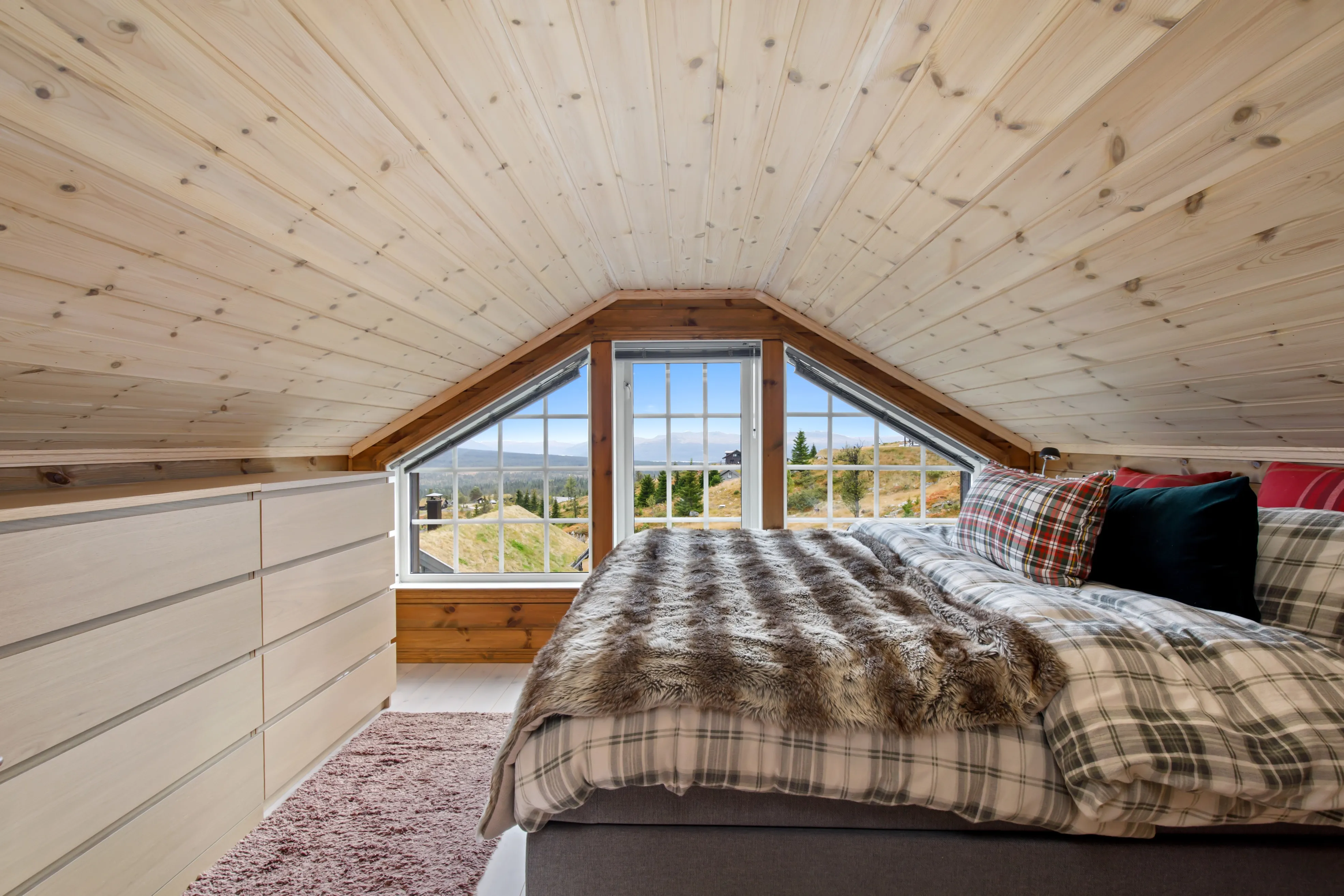 Modern 2-Bedroom Cabin with Terrace in Norway's Scenic Lyserstølen - View image 34 of 46