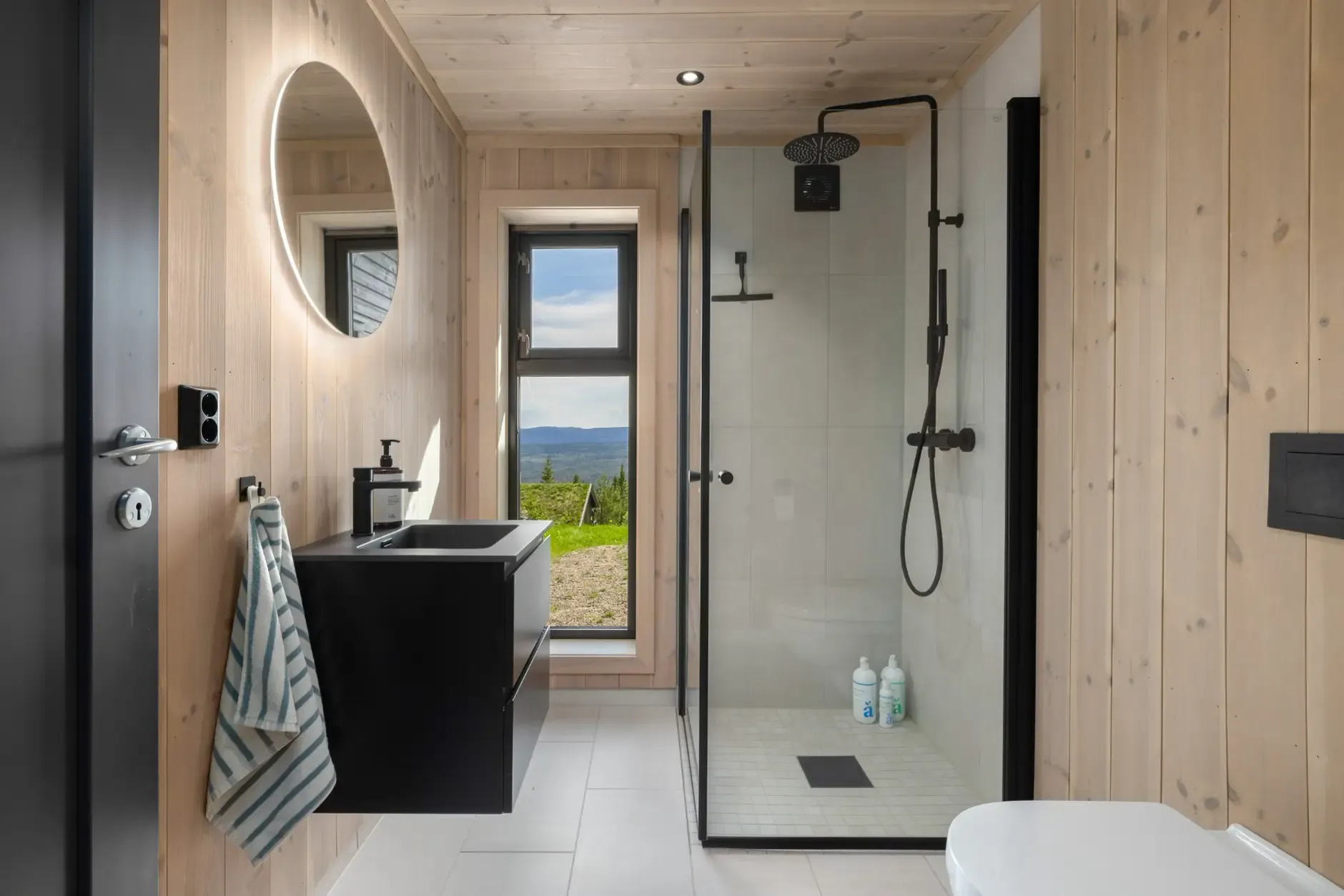 Contemporary 3-Bedroom Country House with Terrace in Norway's Scenic Innlandet - View image 35 of 49