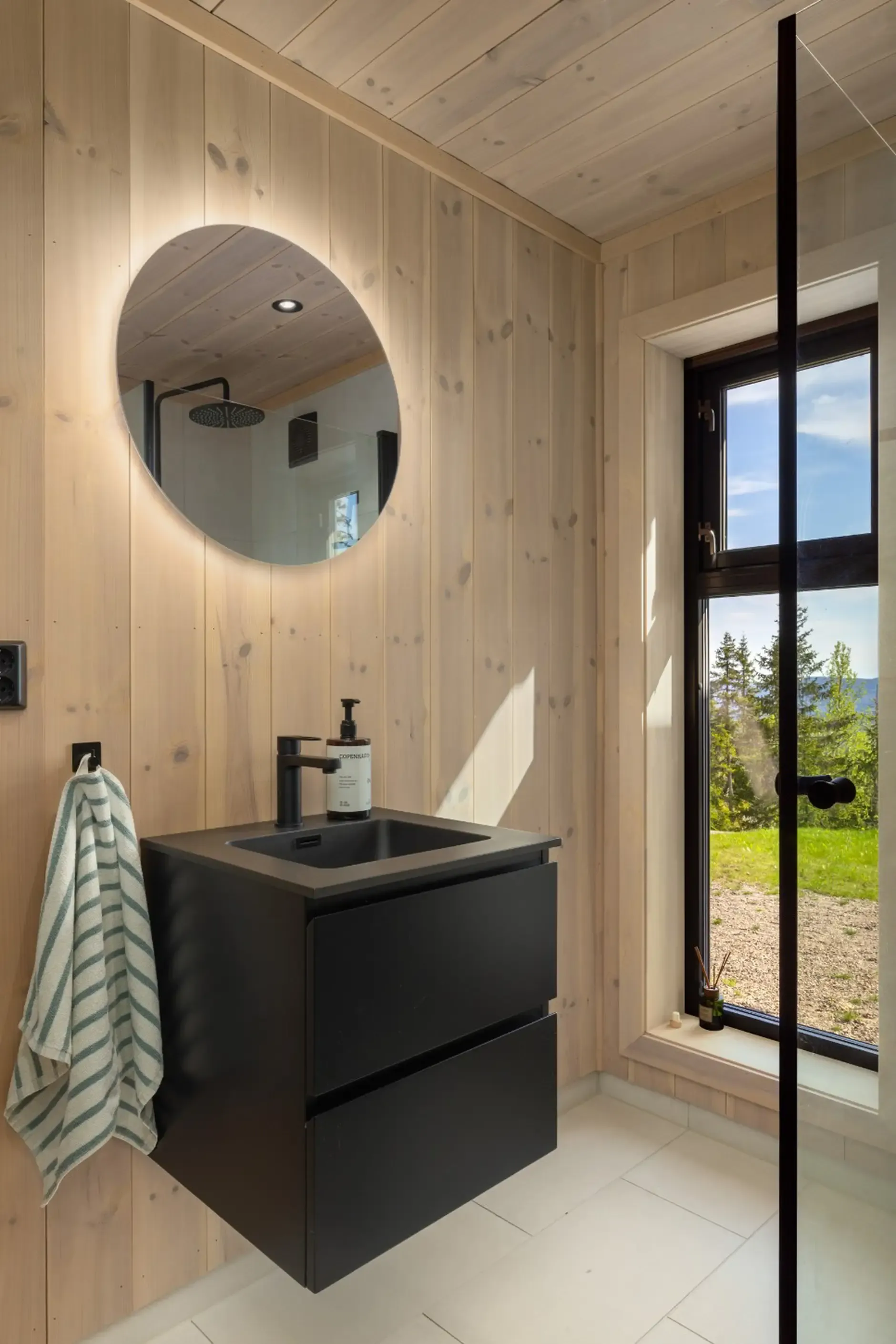 Contemporary 3-Bedroom Country House with Terrace in Norway's Scenic Innlandet - View image 36 of 49