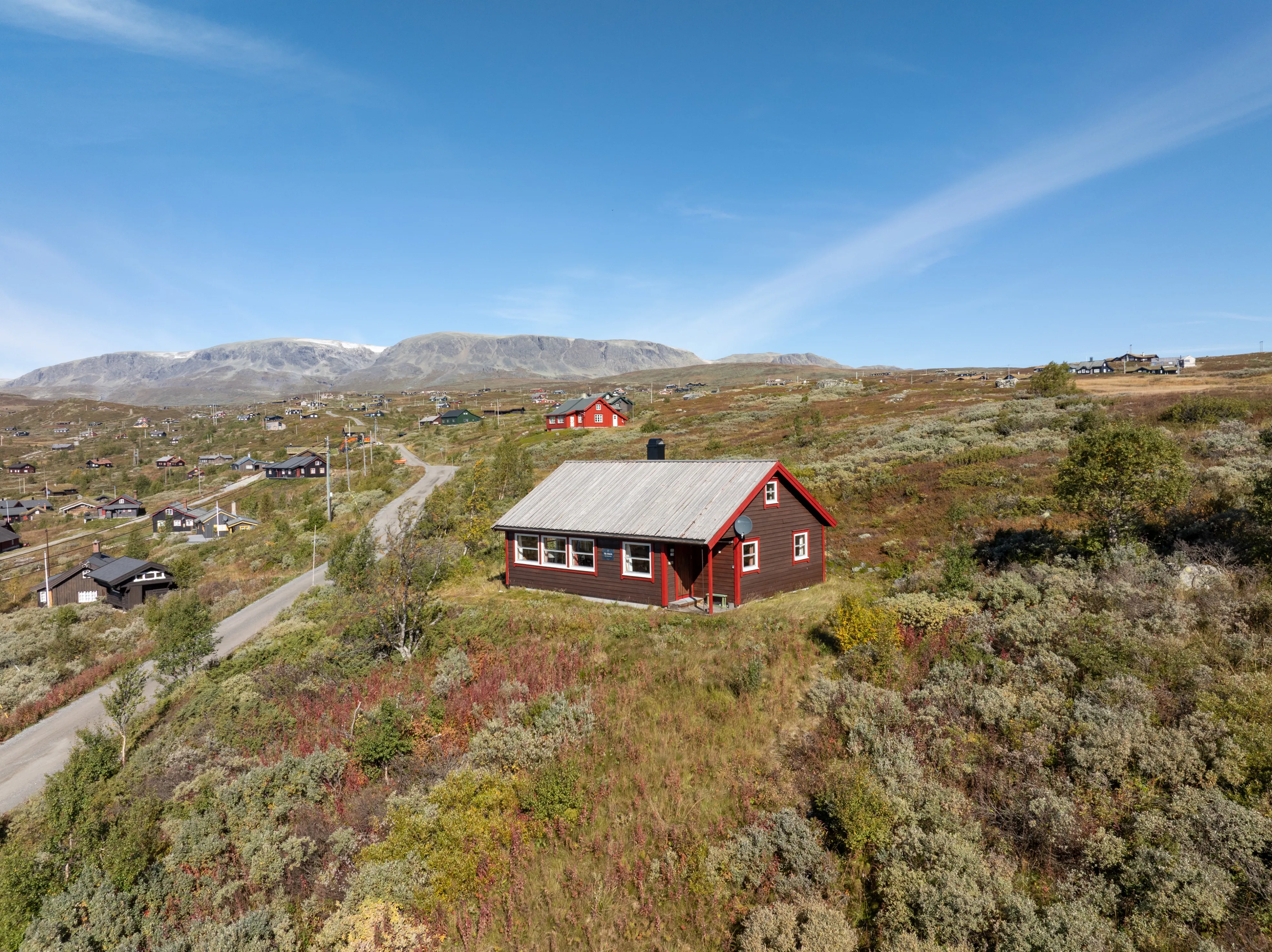 Norwegian Mountain Cabin with Expansive Grounds and Ski Access - Image 2