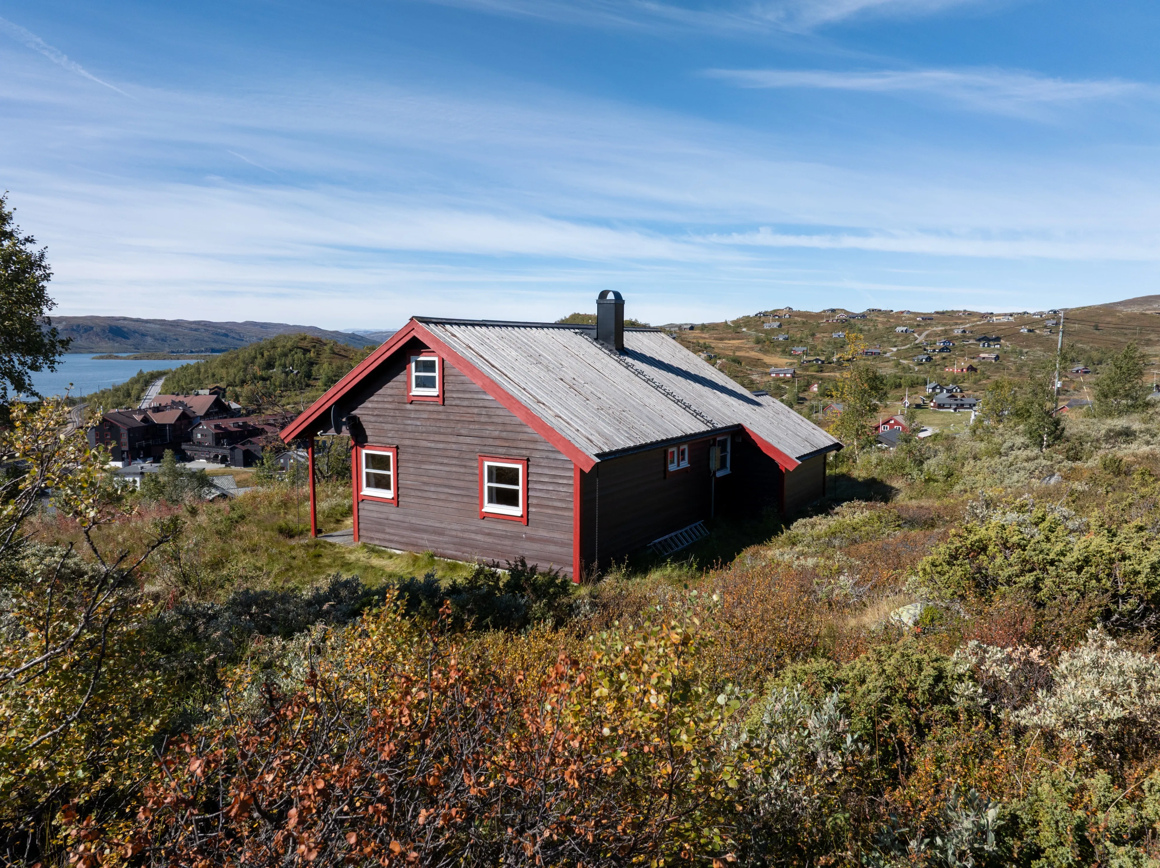 Norwegian Mountain Cabin with Expansive Grounds and Ski Access - Image 3