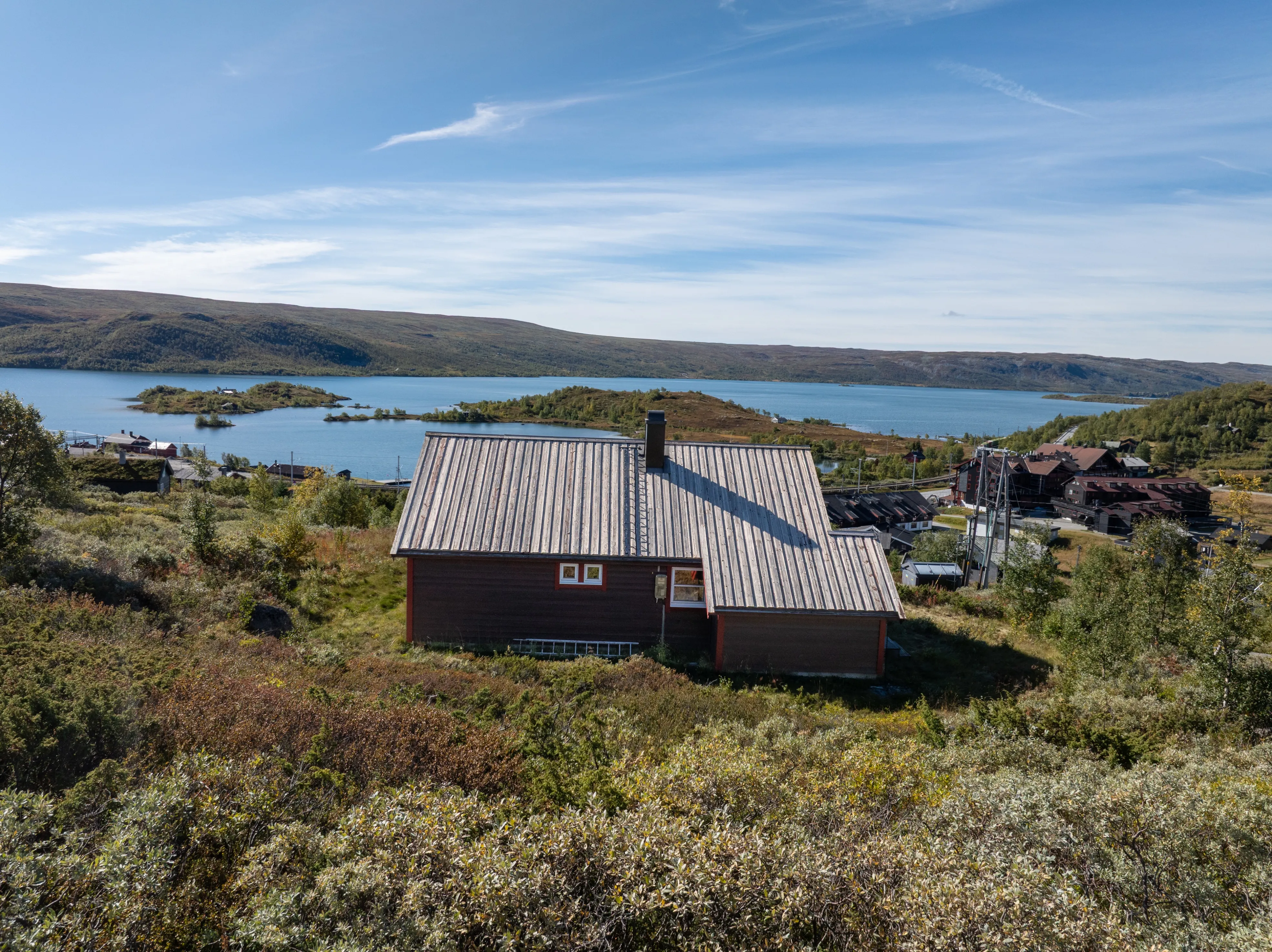 Norwegian Mountain Cabin with Expansive Grounds and Ski Access - Image 4