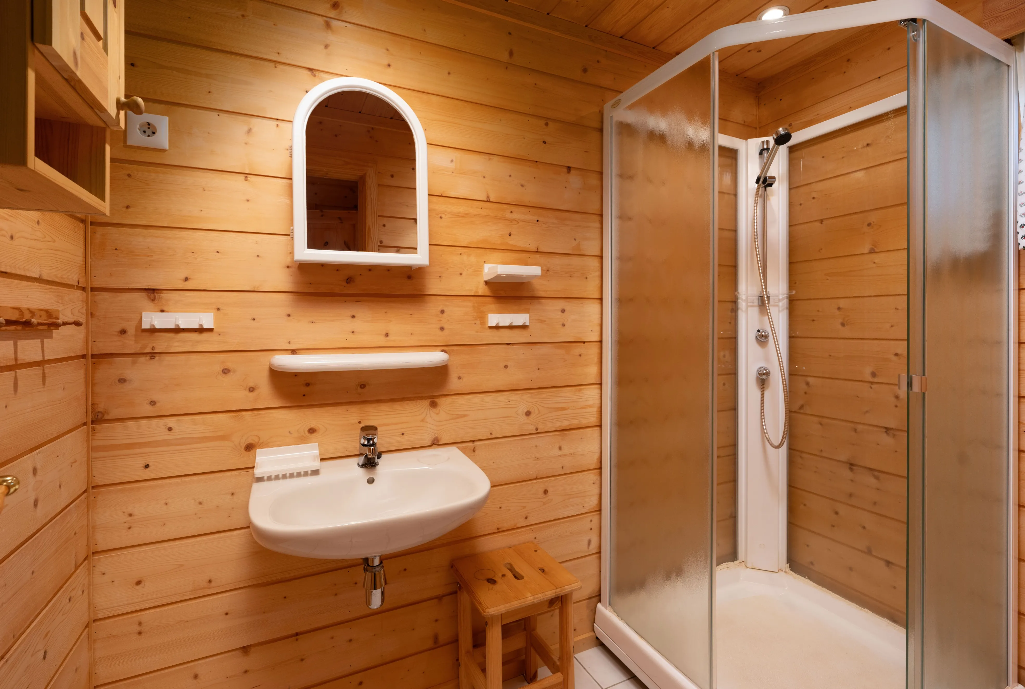 Norwegian Mountain Cabin with Expansive Grounds and Ski Access - View image 16 of 27