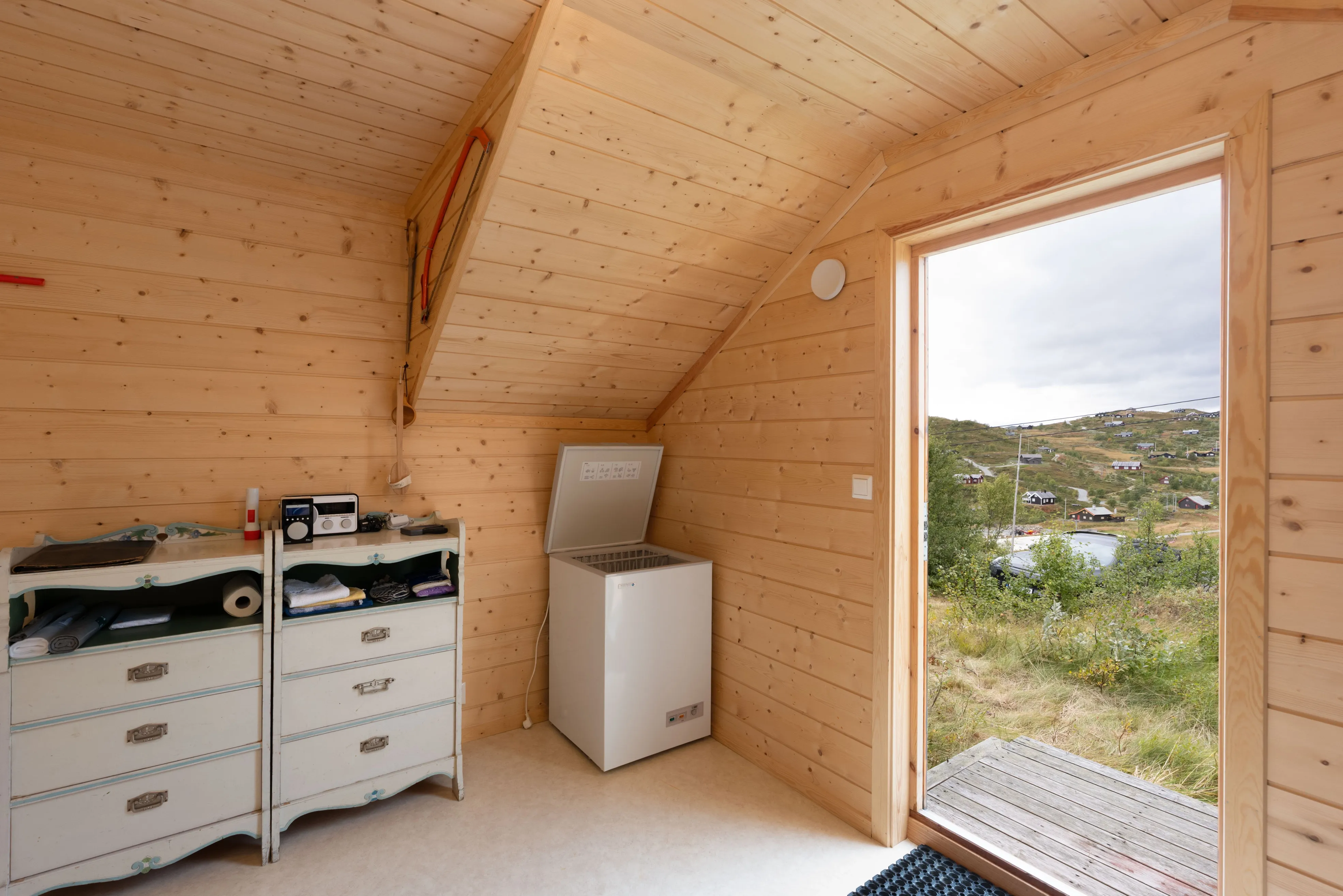 Norwegian Mountain Cabin with Expansive Grounds and Ski Access - View image 18 of 27