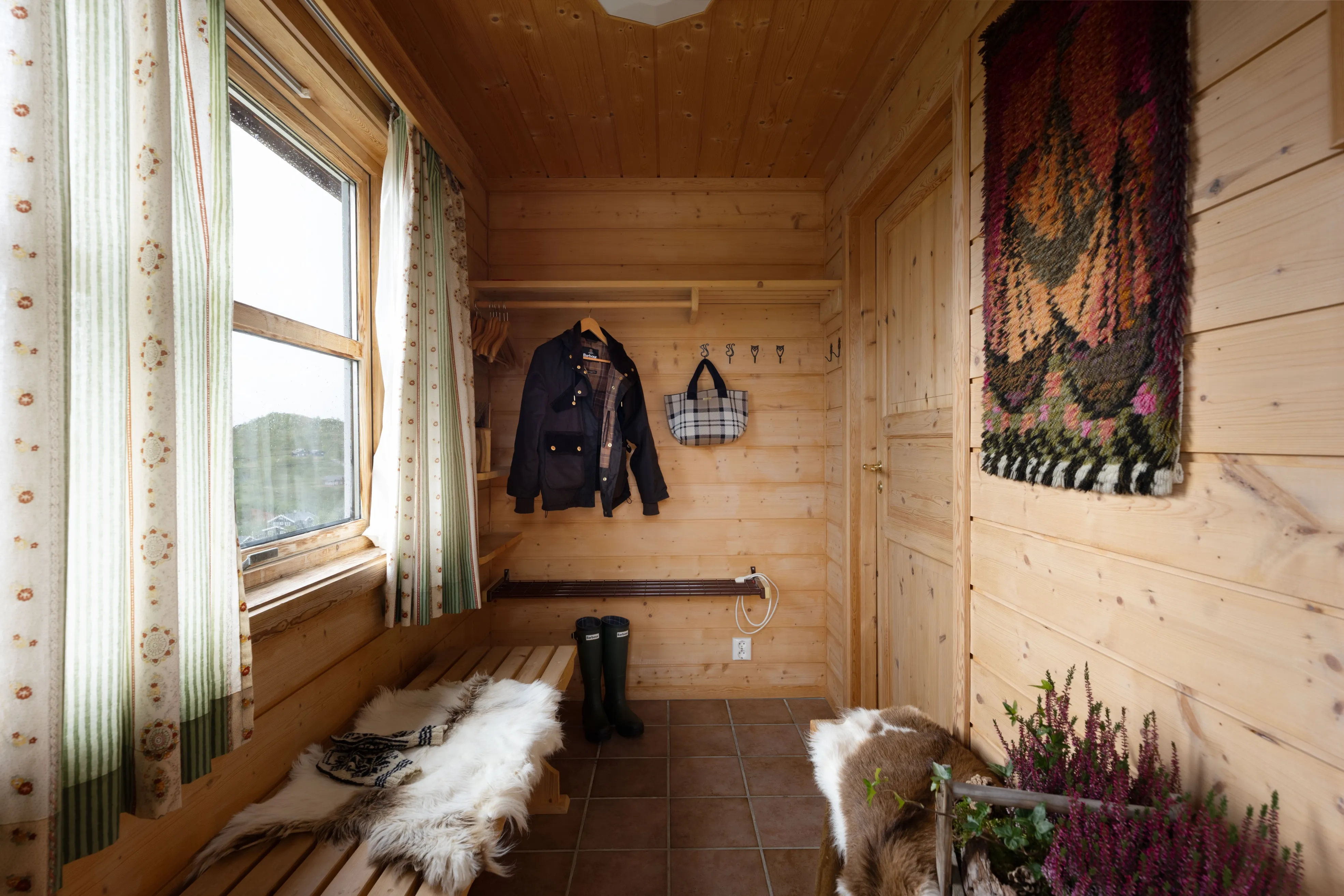 Norwegian Mountain Cabin with Expansive Grounds and Ski Access - View image 20 of 27