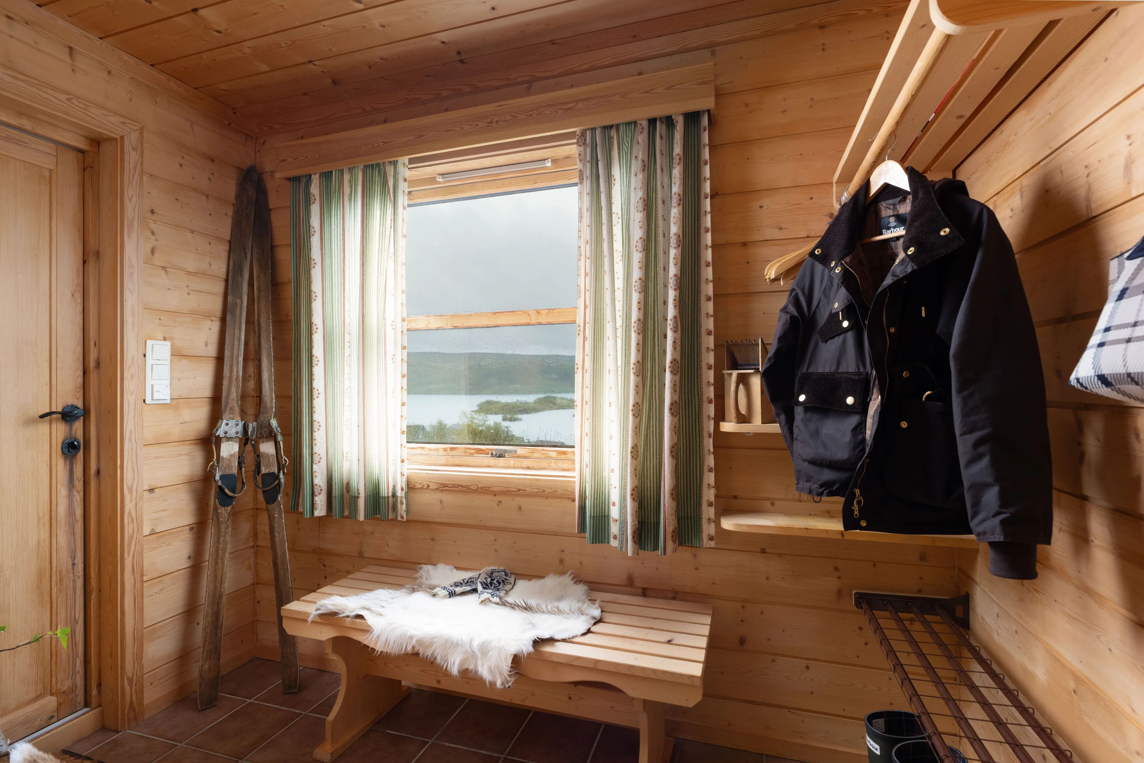 Norwegian Mountain Cabin with Expansive Grounds and Ski Access - View image 21 of 27