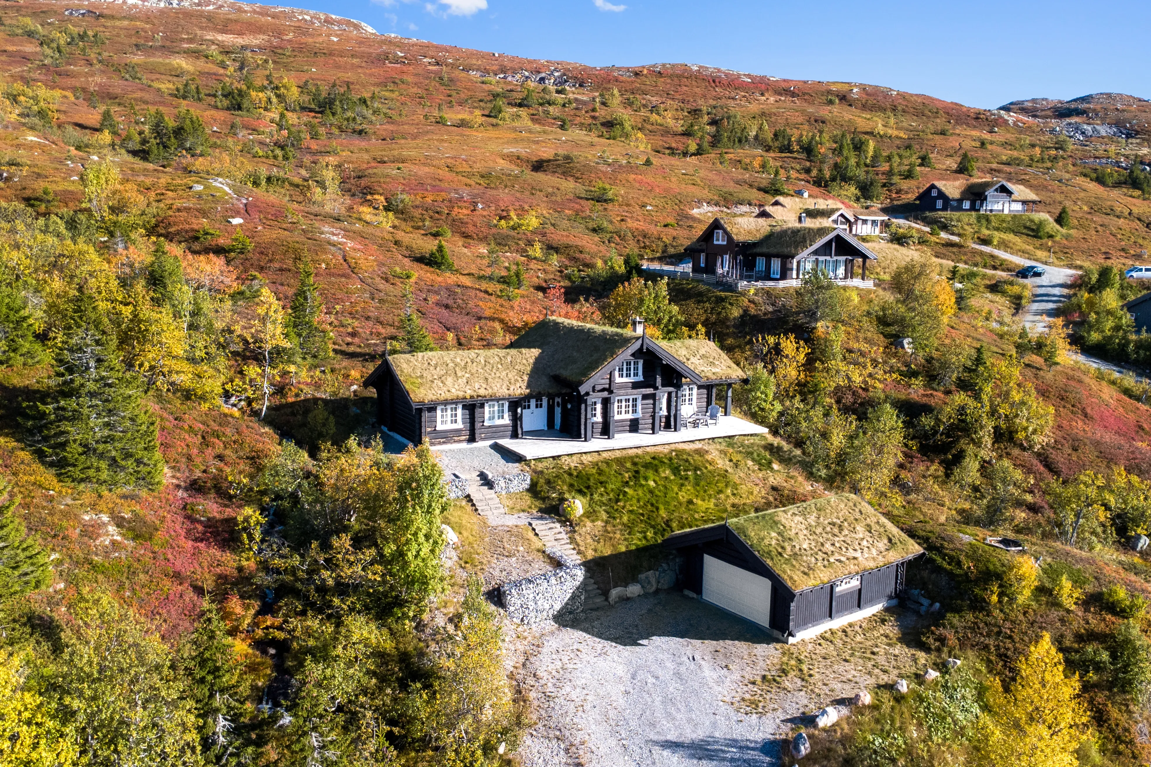 Contemporary 4-Bedroom Cabin with Mountain Views in Flå, Norway - Image 1
