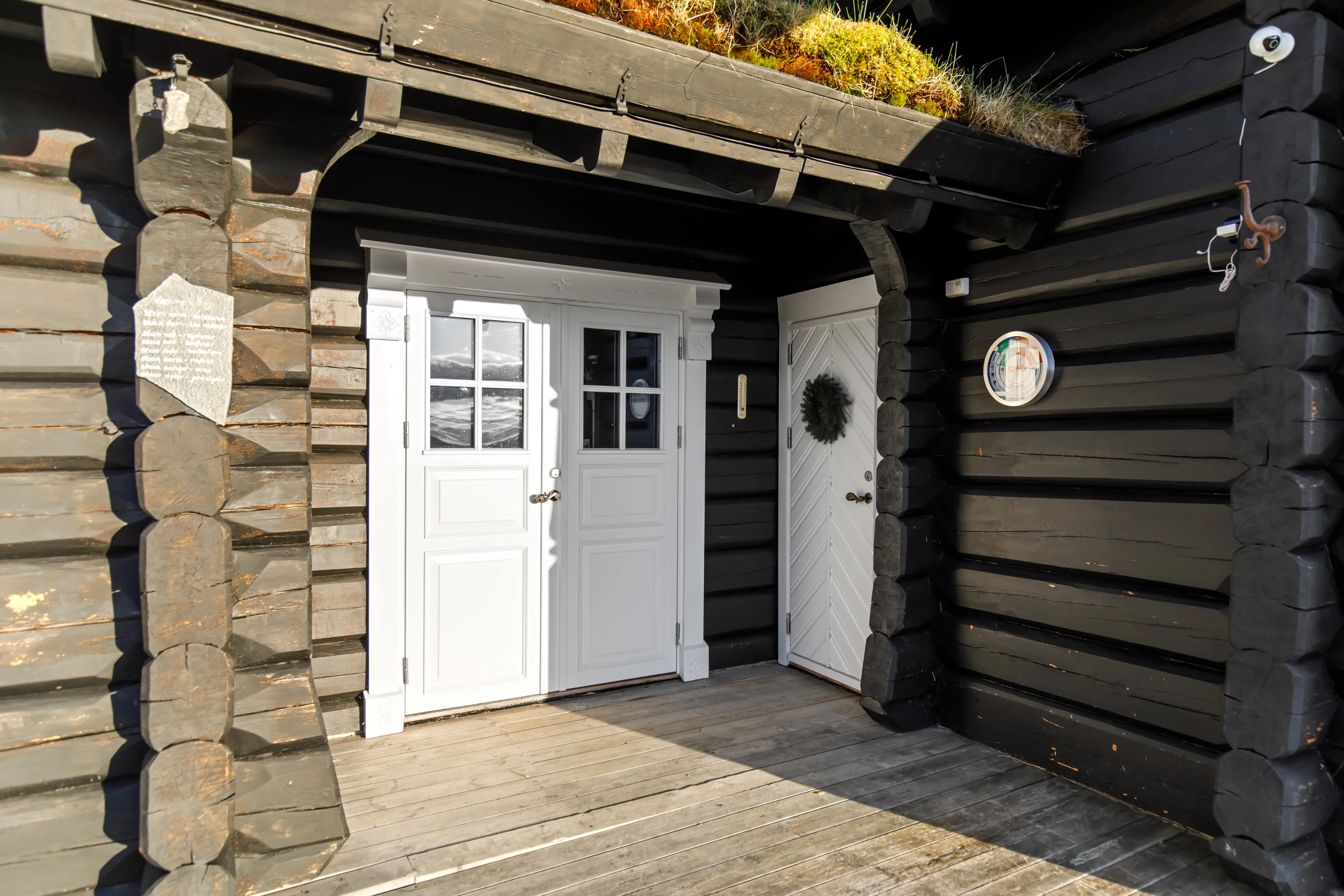 Contemporary 4-Bedroom Cabin with Mountain Views in Flå, Norway - Image 4