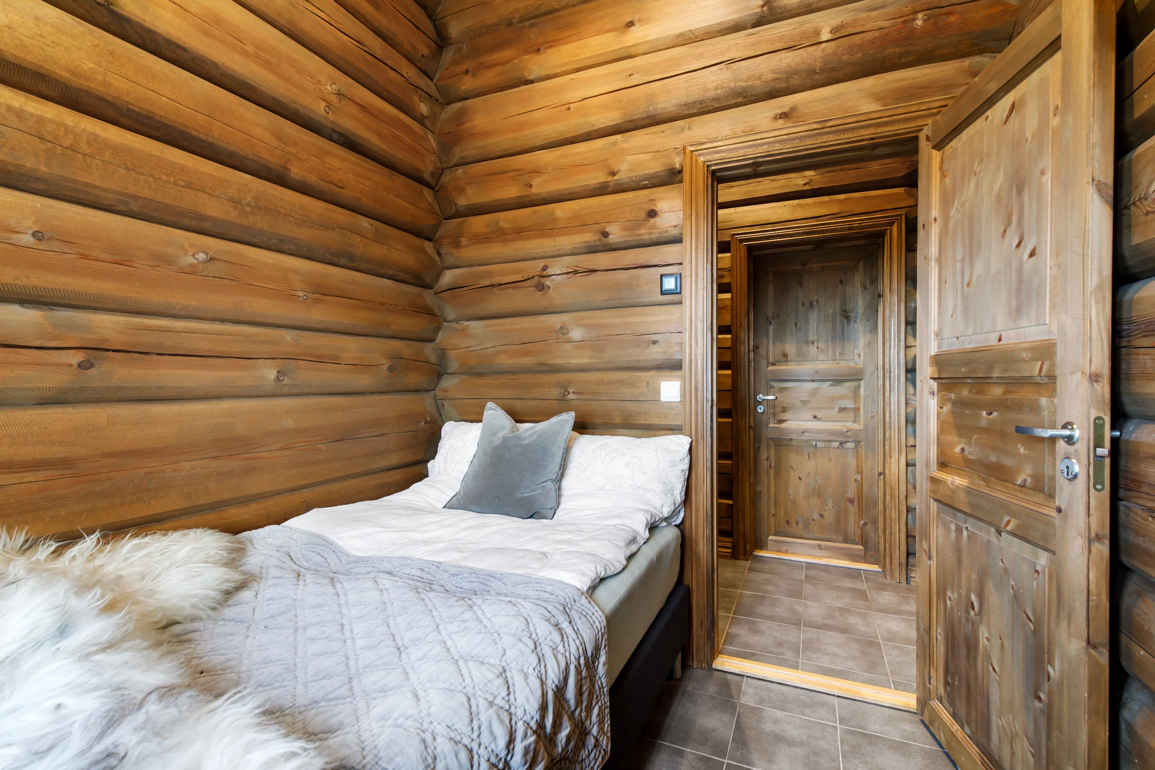 Contemporary 4-Bedroom Cabin with Mountain Views in Flå, Norway - View image 37 of 62