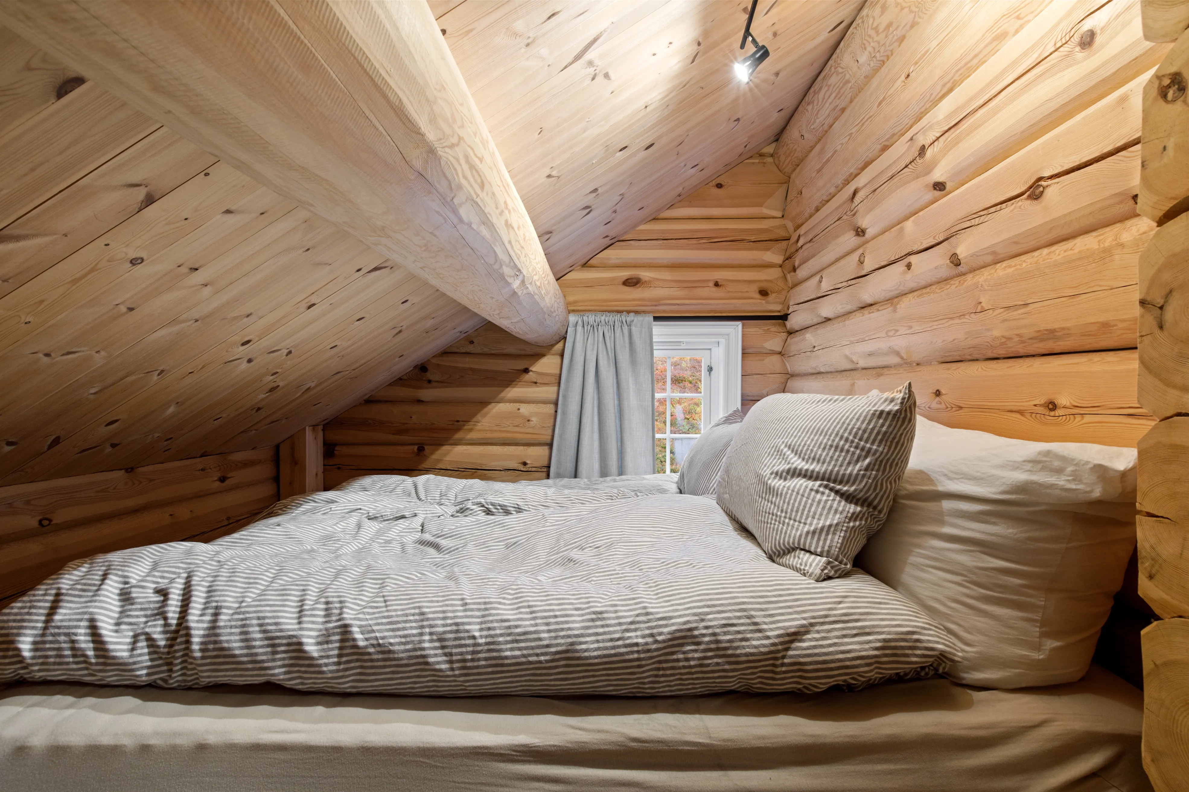 Contemporary 4-Bedroom Cabin with Mountain Views in Flå, Norway - View image 45 of 62