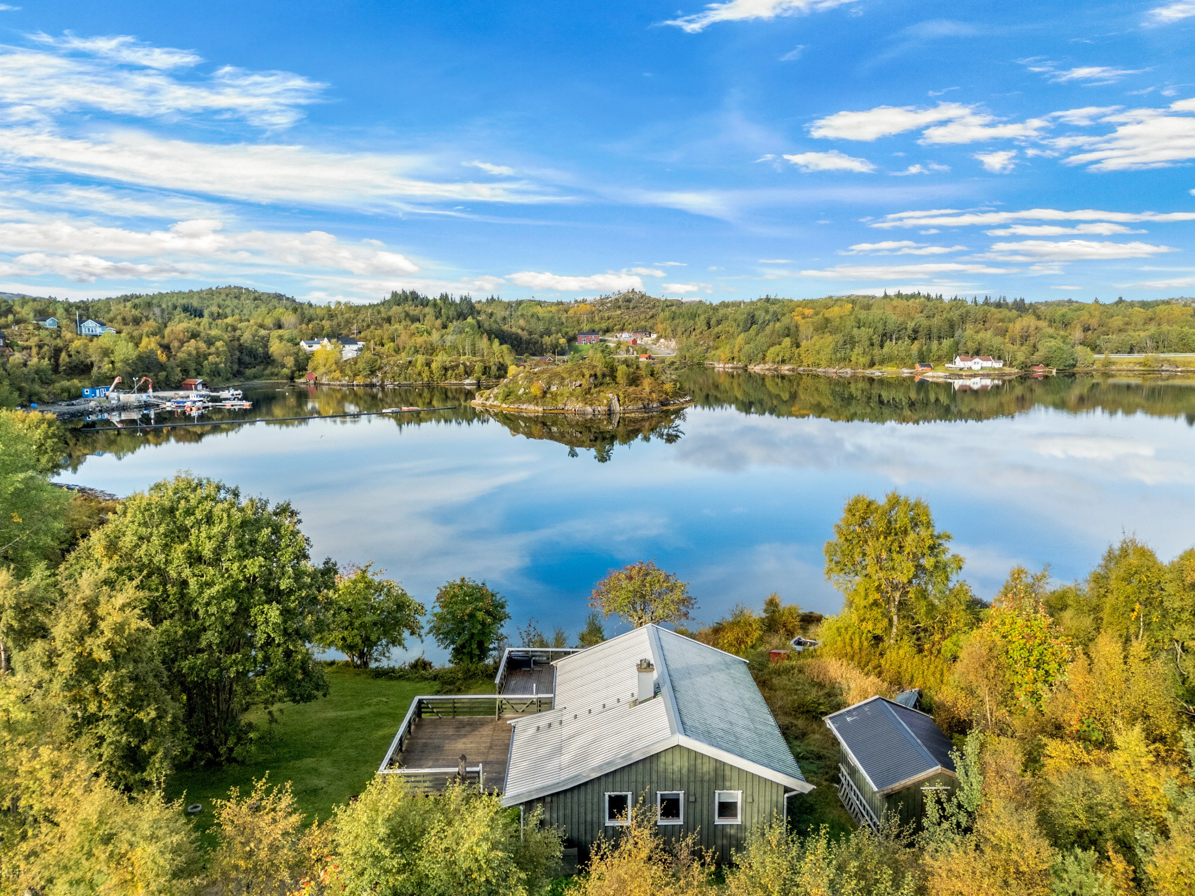 1970s Lakeside Cabin with Terrace and Dock in Hitra, Norway - View image 25 of 30