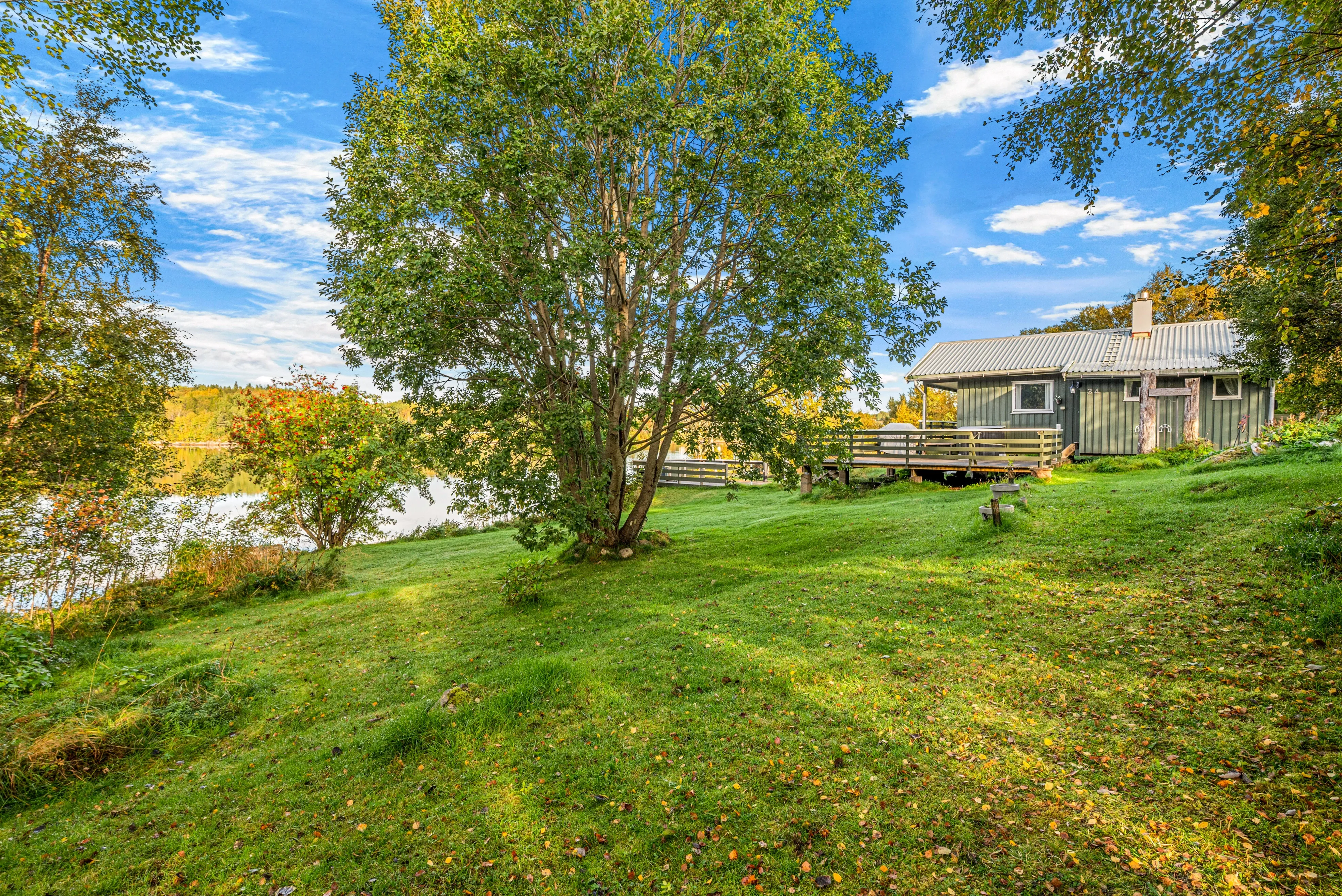 1970s Lakeside Cabin with Terrace and Dock in Hitra, Norway - View image 29 of 30