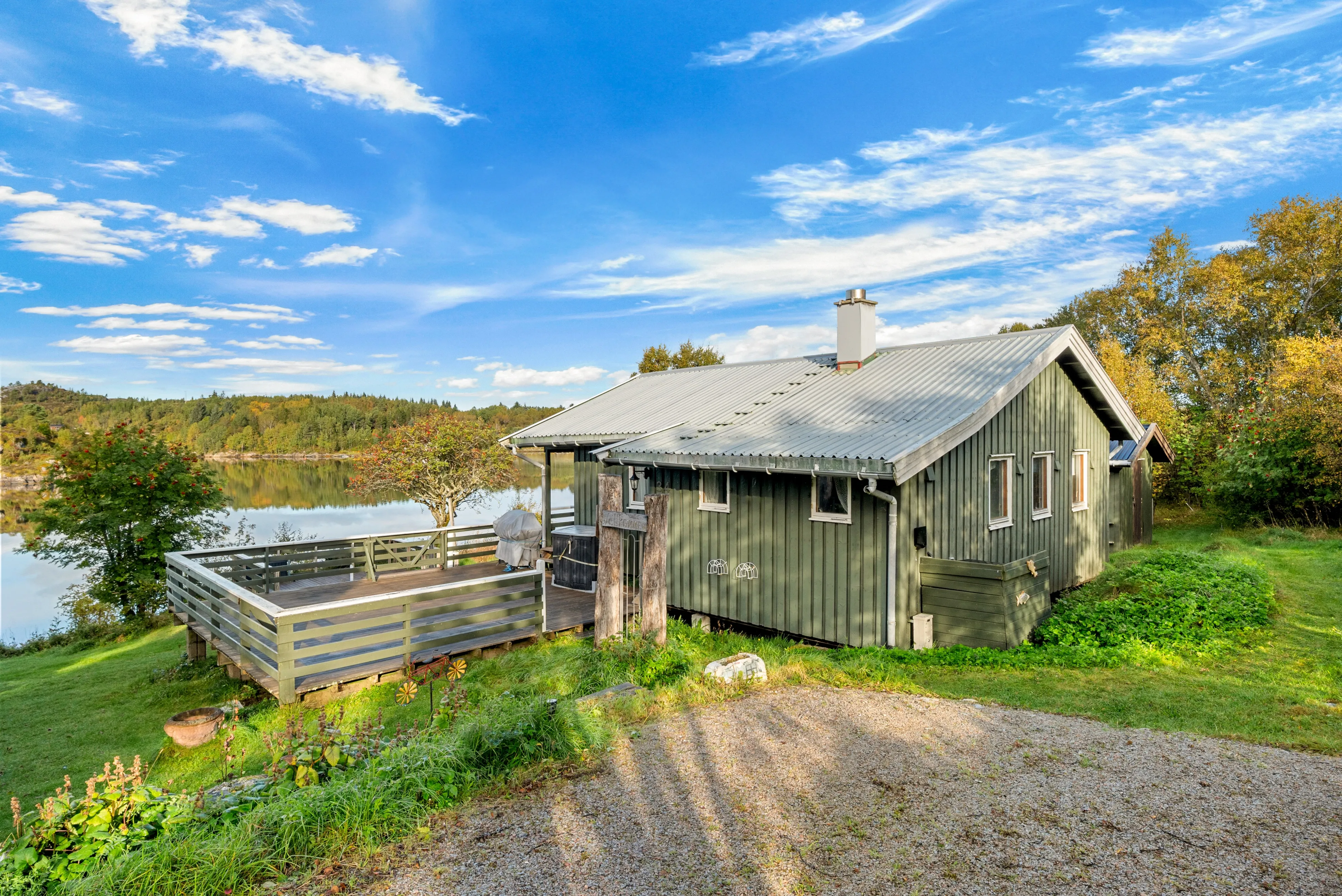 1970s Lakeside Cabin with Terrace and Dock in Hitra, Norway - View image 30 of 30