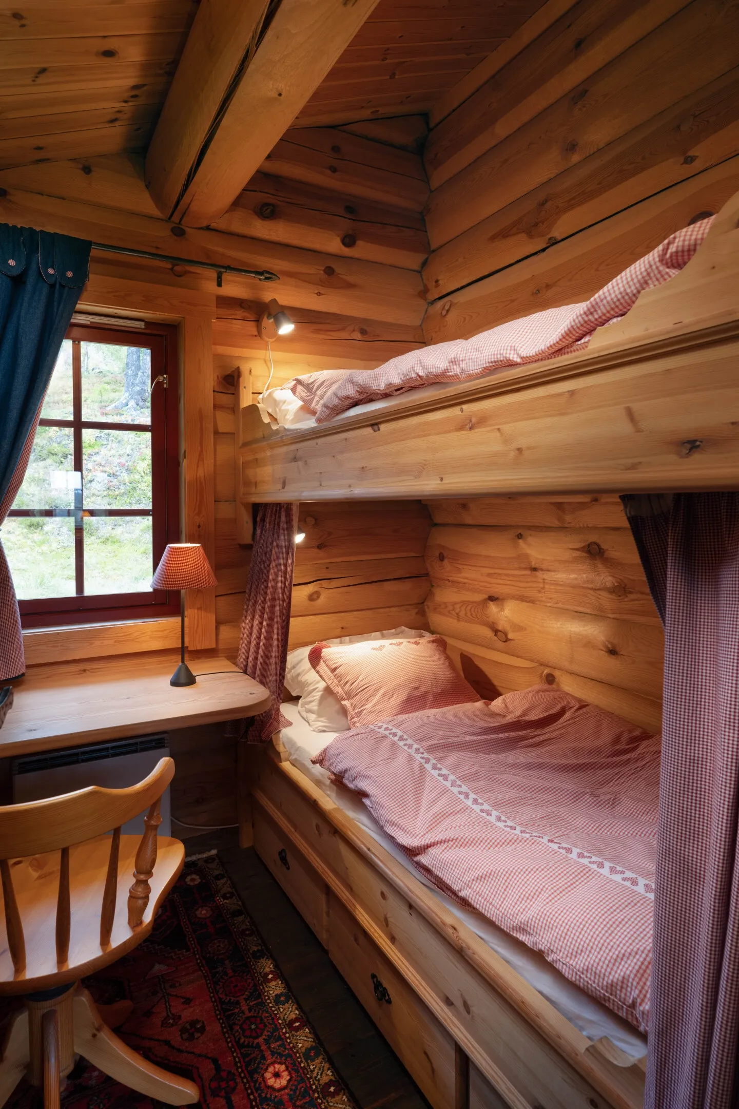 4-Bedroom Log Cabin with Fireplace and Terrace in Scenic Nesbyen, Norway - View image 25 of 46