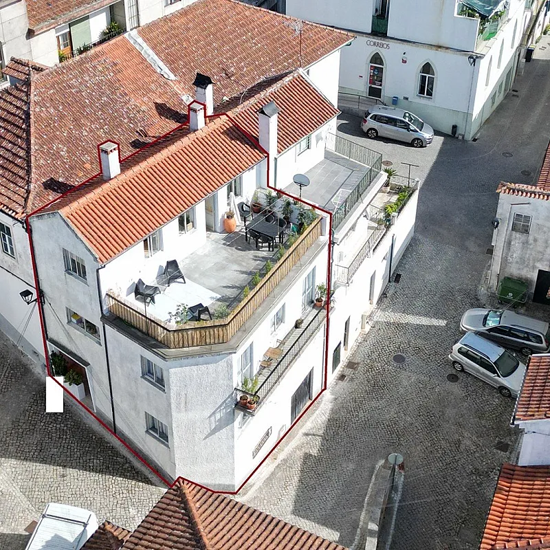 Maison meublée sur trois étages avec balcon et terrasse à Penela, Portugal