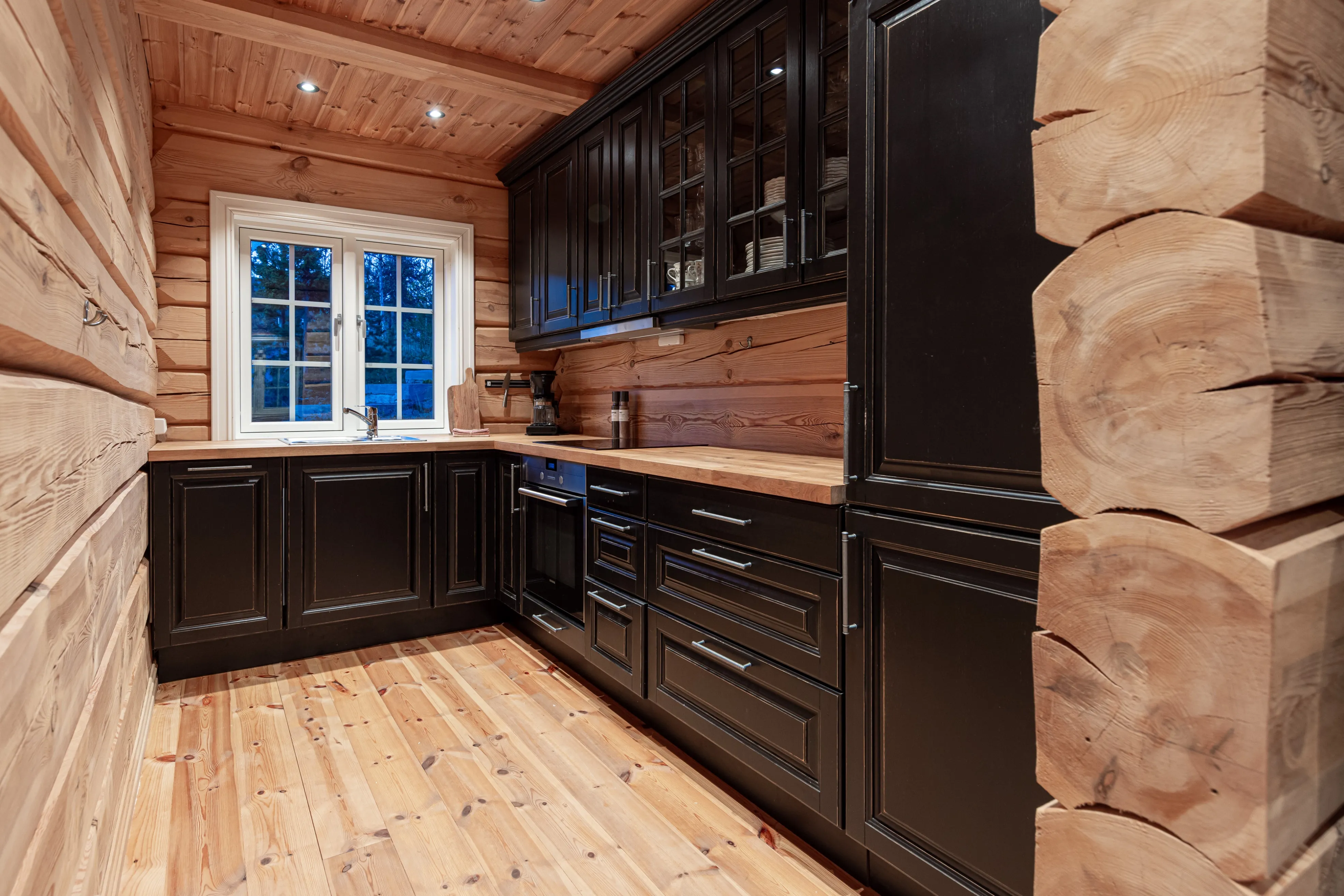 Modern 5-Bedroom Cabin with Expansive Garden and Terrace in Nesbyen - View image 14 of 45