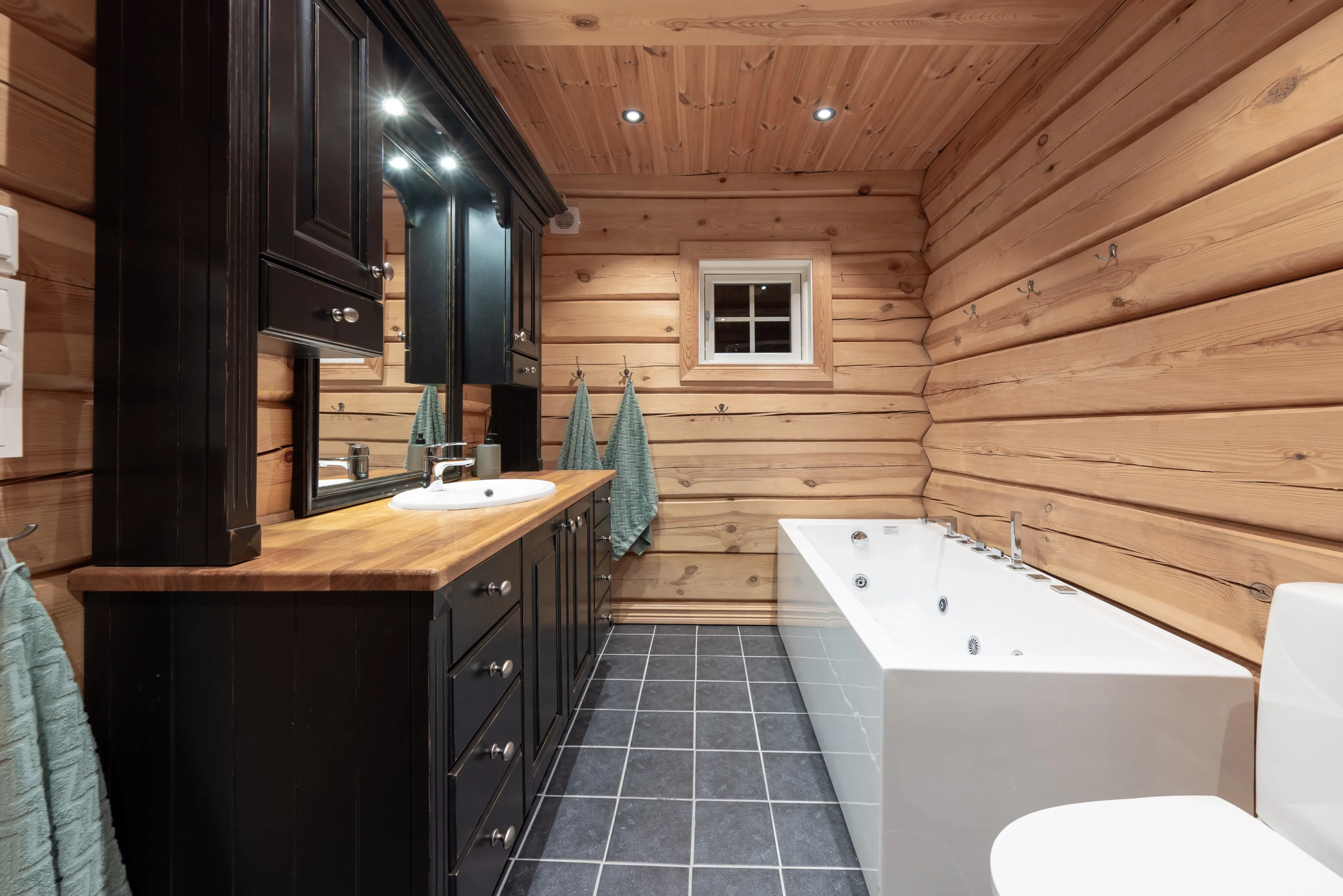Modern 5-Bedroom Cabin with Expansive Garden and Terrace in Nesbyen - View image 17 of 45