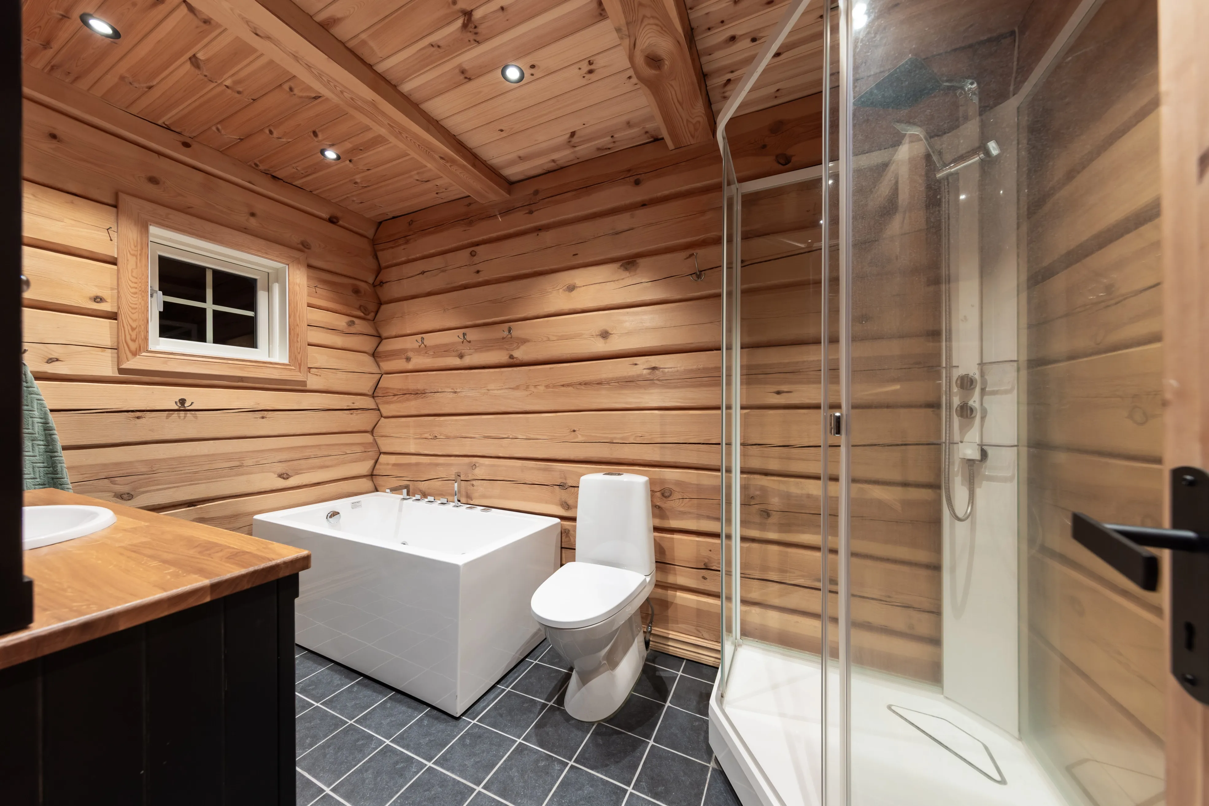 Modern 5-Bedroom Cabin with Expansive Garden and Terrace in Nesbyen - View image 18 of 45