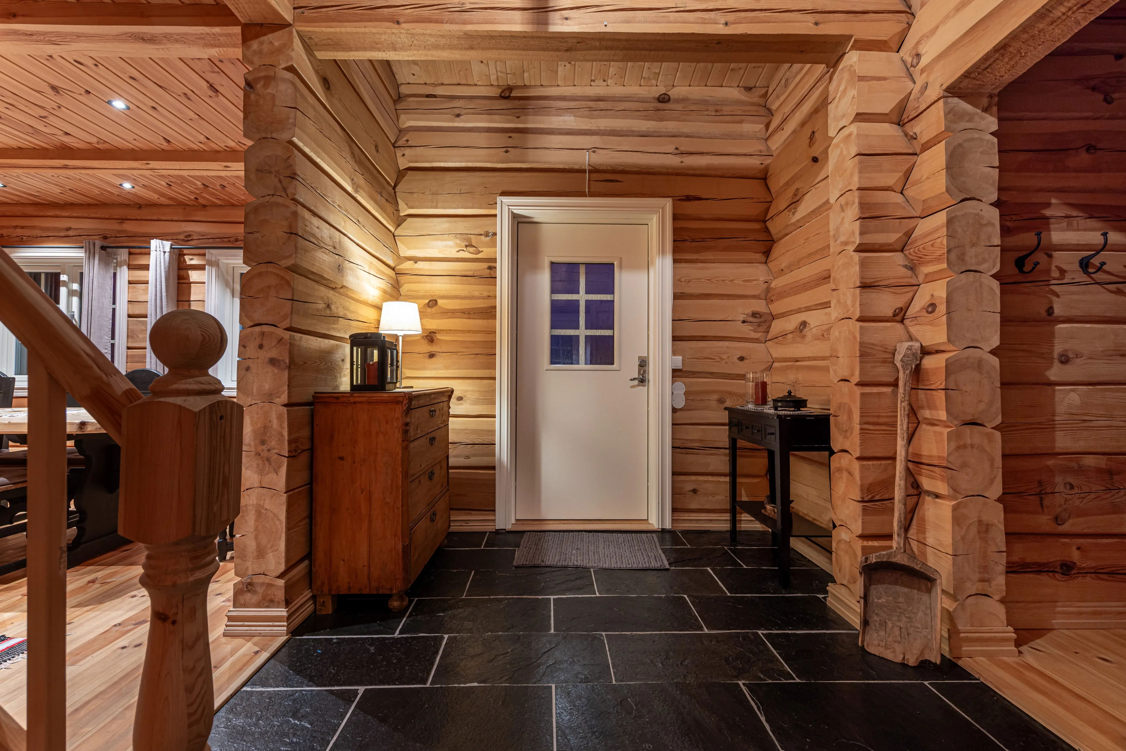 Modern 5-Bedroom Cabin with Expansive Garden and Terrace in Nesbyen - View image 22 of 45