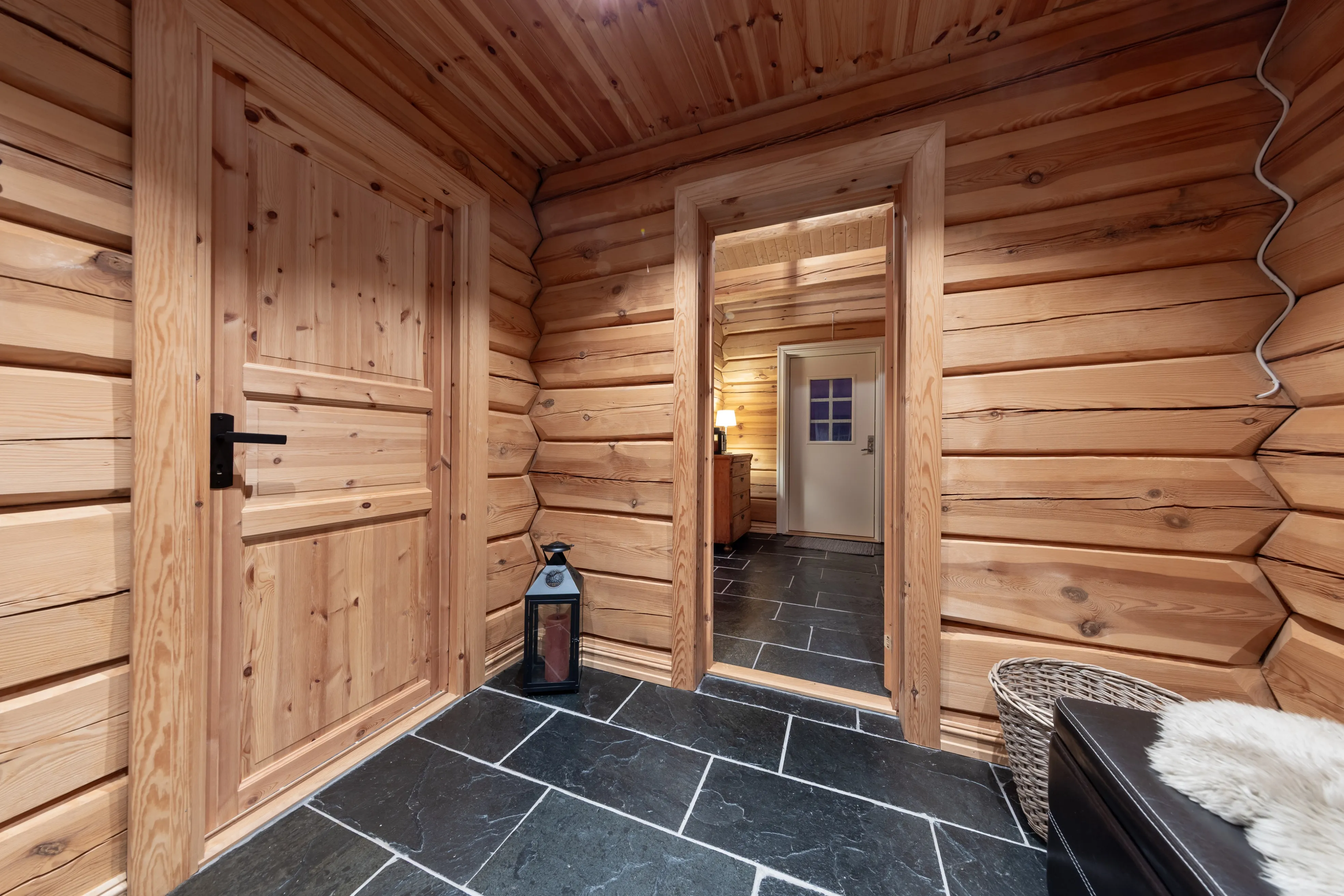Modern 5-Bedroom Cabin with Expansive Garden and Terrace in Nesbyen - View image 32 of 45