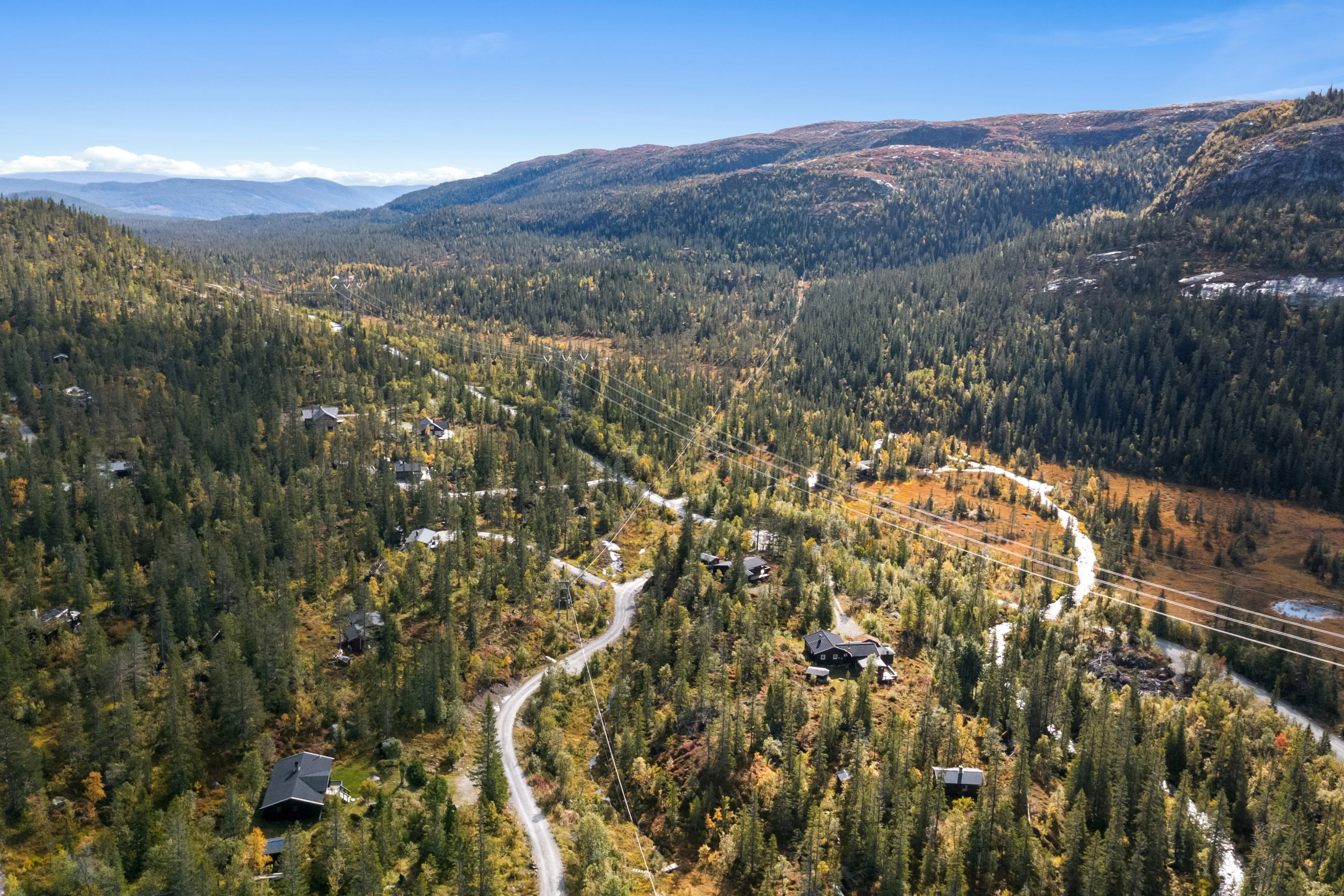 Norwegian Cabin Retreat with Expansive Grounds in Scenic Skardsdalen - Image 3