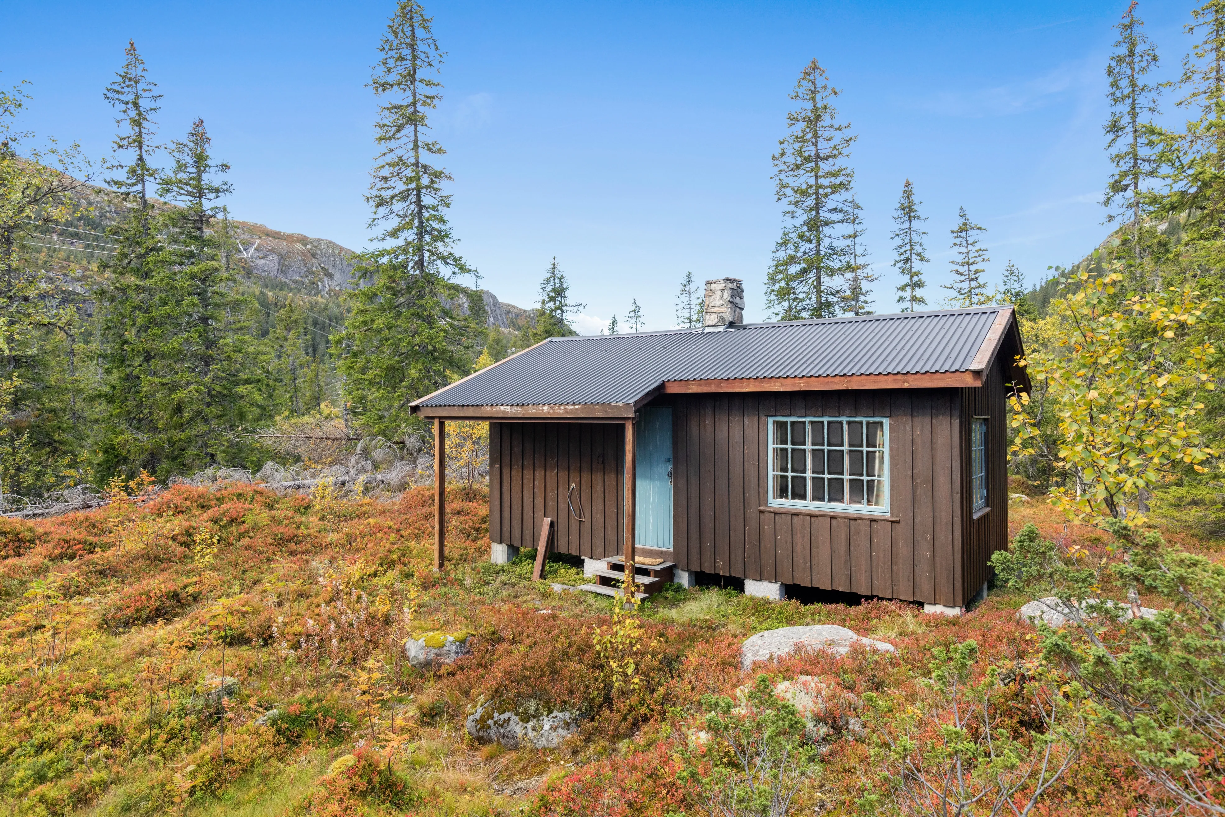 Norwegian Cabin Retreat with Expansive Grounds in Scenic Skardsdalen - Image 5