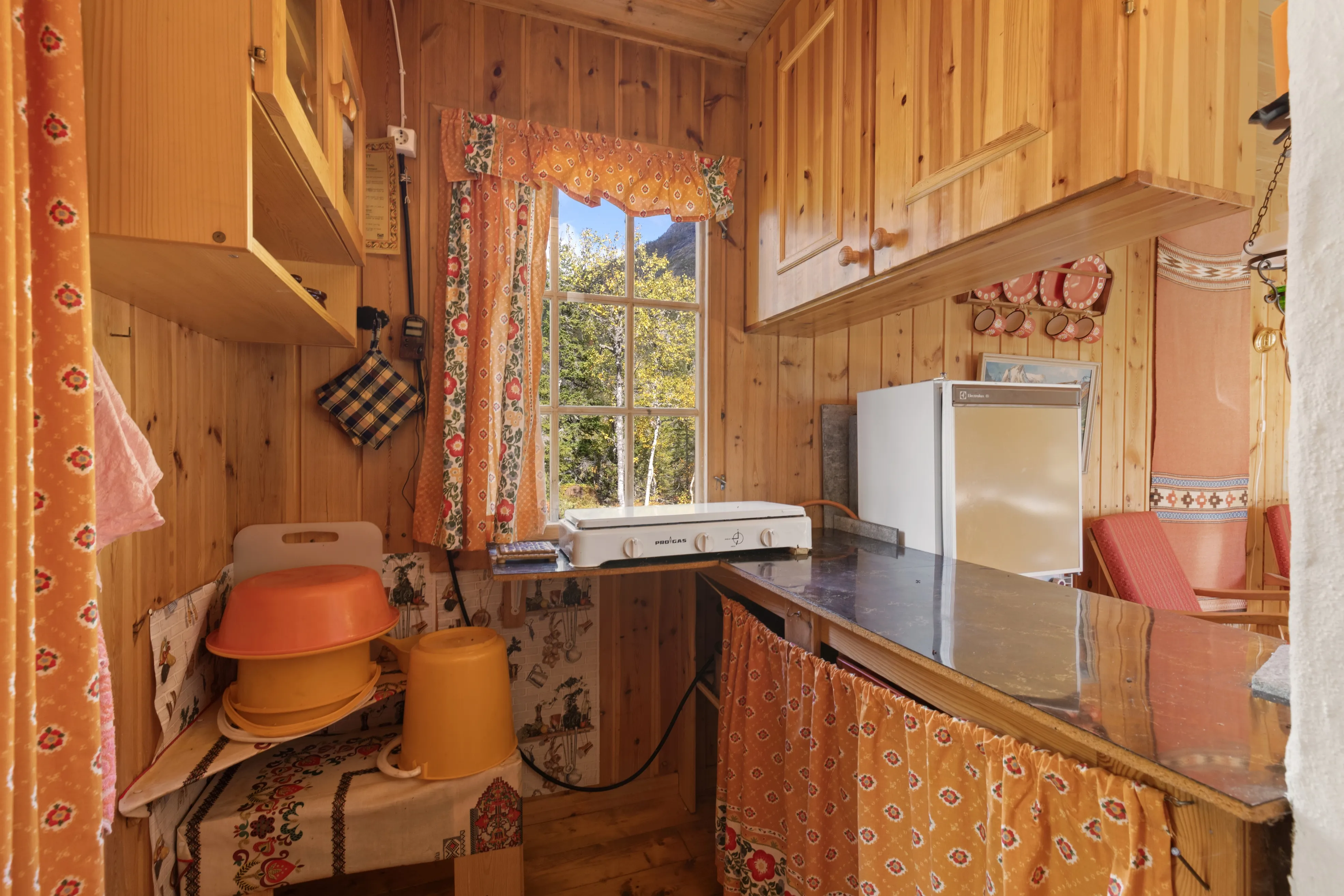 Norwegian Cabin Retreat with Expansive Grounds in Scenic Skardsdalen - View image 17 of 27