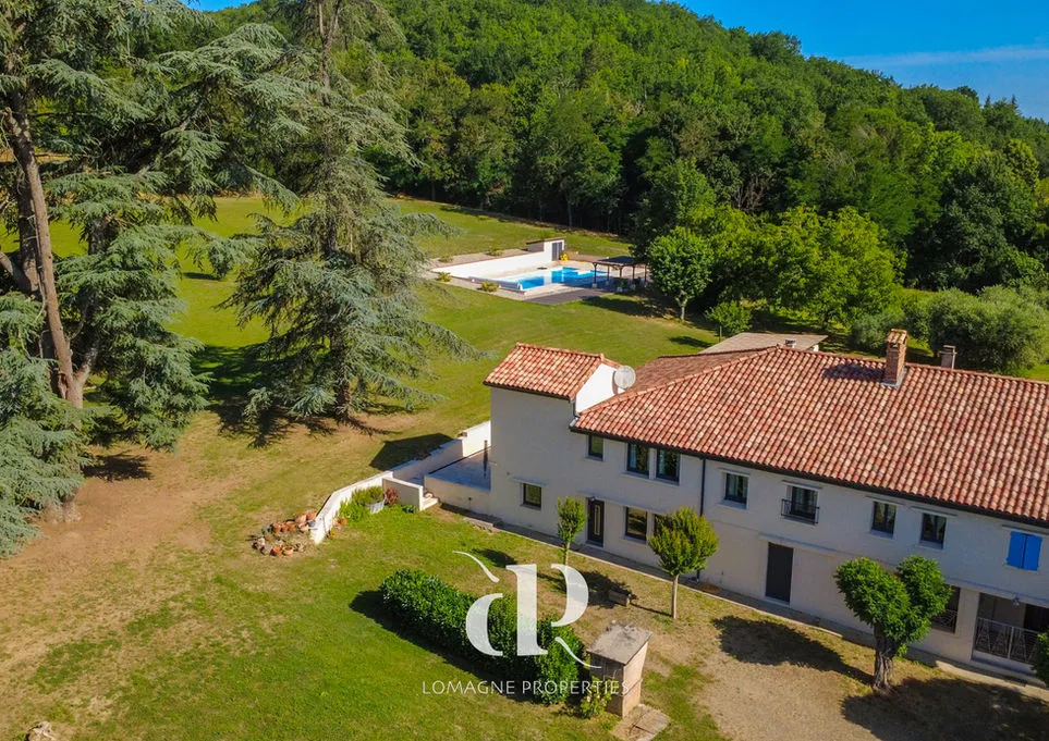 Spacious 10-Bedroom Country Retreat with Pool in Tarn et Garonne - View image 8 of 26