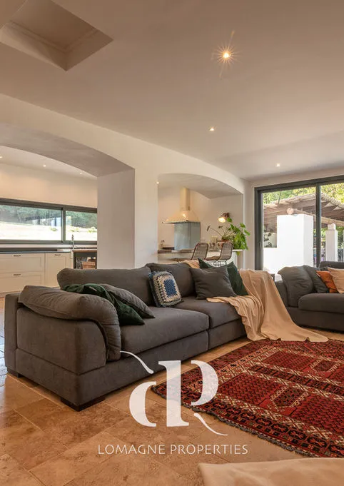 Spacious 10-Bedroom Country Retreat with Pool in Tarn et Garonne - View image 9 of 26