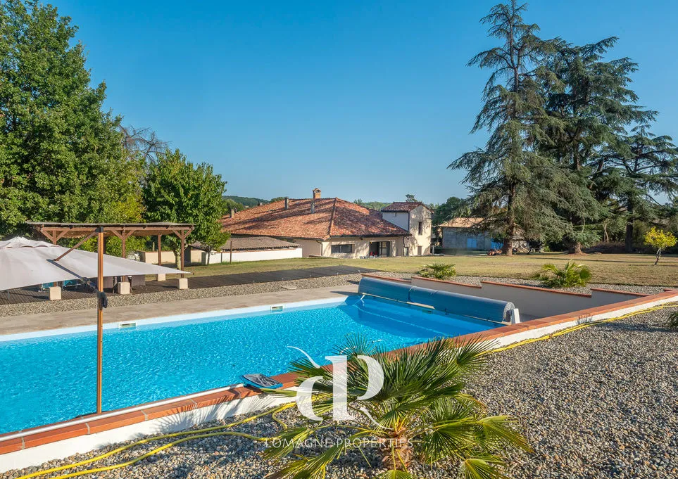 Spacious 10-Bedroom Country Retreat with Pool in Tarn et Garonne - View image 15 of 26