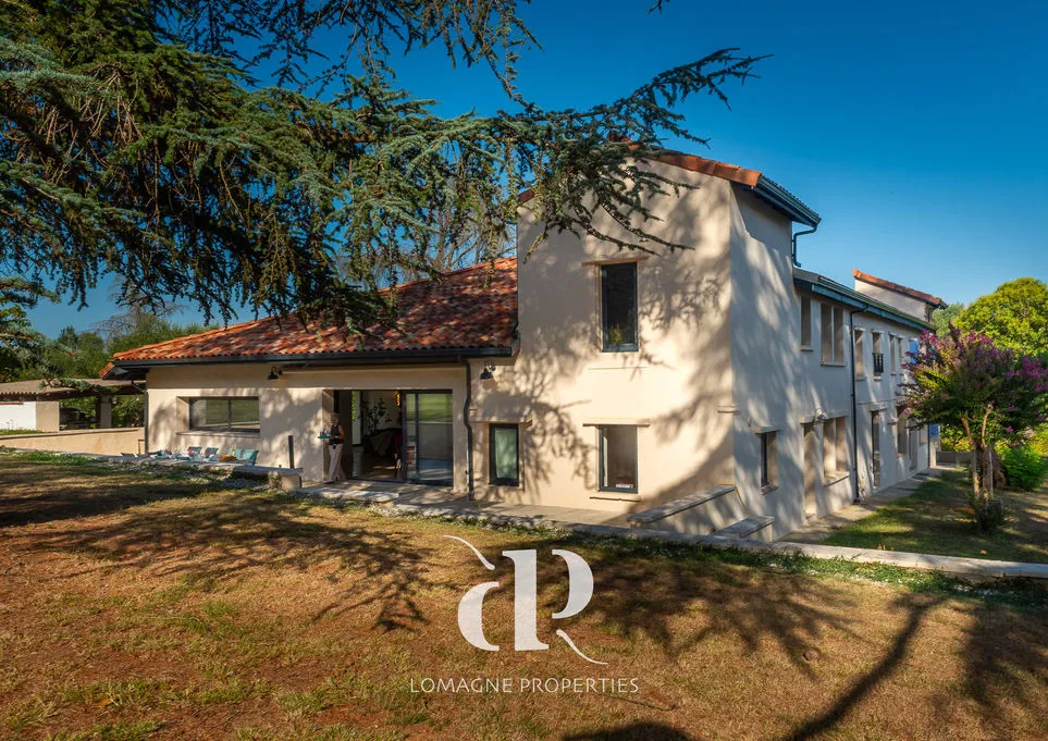 Spacious 10-Bedroom Country Retreat with Pool in Tarn et Garonne - View image 19 of 26