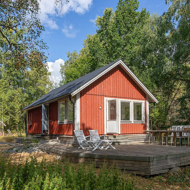 1960s Swedish Country House with Expansive Garden on Möja Island