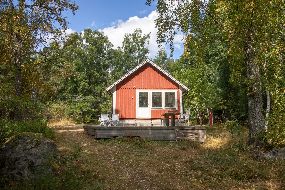 1960s Swedish Country House with Expansive Garden on Möja Island - Image 4