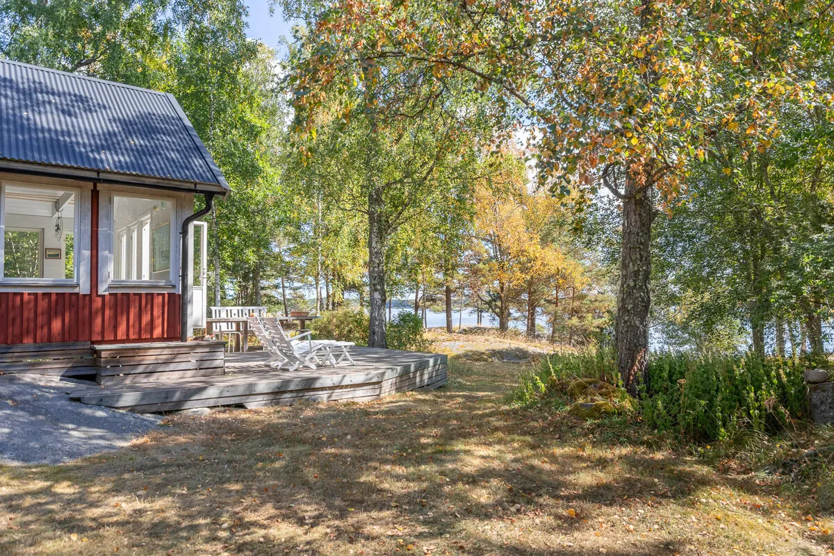 1960s Swedish Country House with Expansive Garden on Möja Island - View image 7 of 29