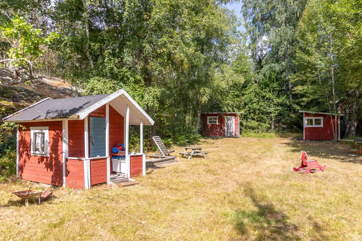 1960s Swedish Country House with Expansive Garden on Möja Island - View image 18 of 29