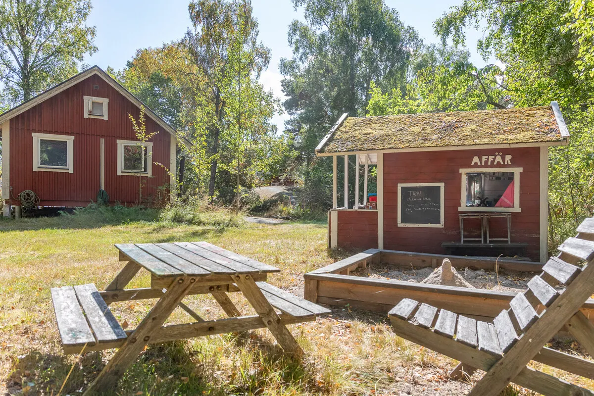 1960s Swedish Country House with Expansive Garden on Möja Island - View image 24 of 29